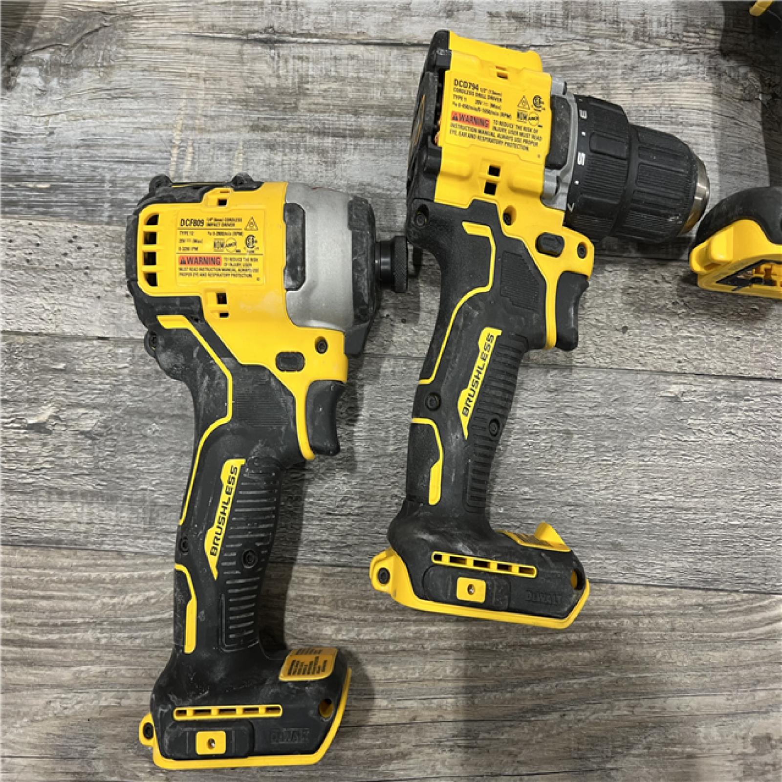 AS-IS DEWALT ATOMIC 20-Volt Lithium-Ion Cordless Brushless Combo Kit (4-Tool) with (2) 2.0Ah Batteries, Charger and Bag