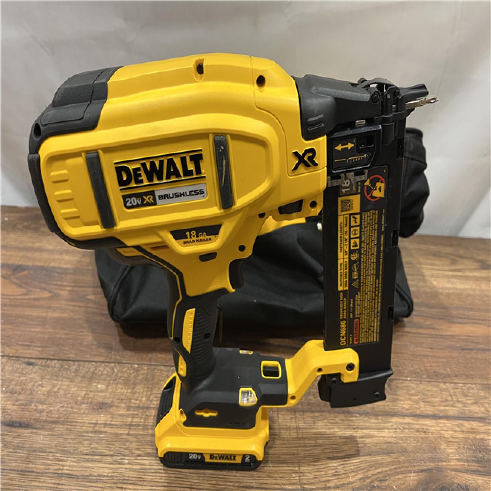 AS IS DEWALT 20V MAX XR 18 Gauge Brad Nailer Kit