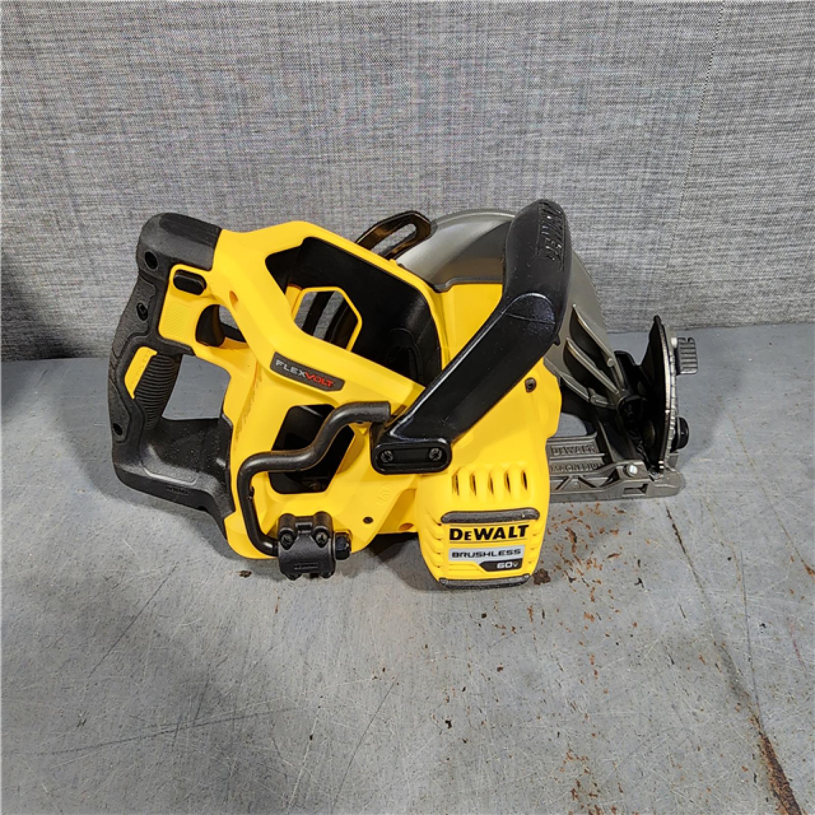 HOUSTON LOCATION - AS-IS DEWALT FLEXVOLT 60V MAX Cordless Brushless 7-1/4 in. Wormdrive Style Circular Saw (Tool Only)