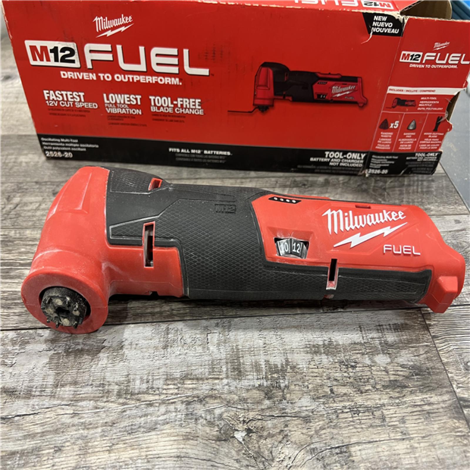 AS-IS Milwaukee M12 12V Lithium-Ion Cordless Oscillating Multi-Tool 2526-20 (Tool-Only)