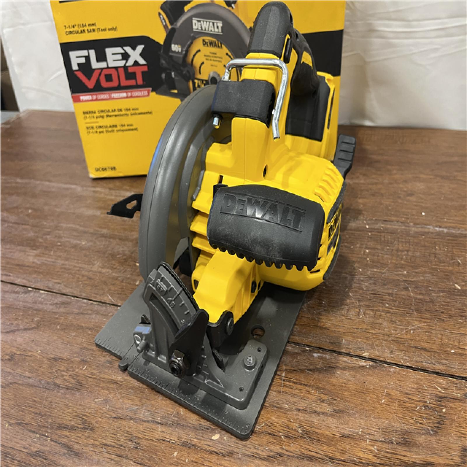 AS-ISDeWALT Flexvolt Max 7-1/4  60V Brushless Circular Saw DCS578B