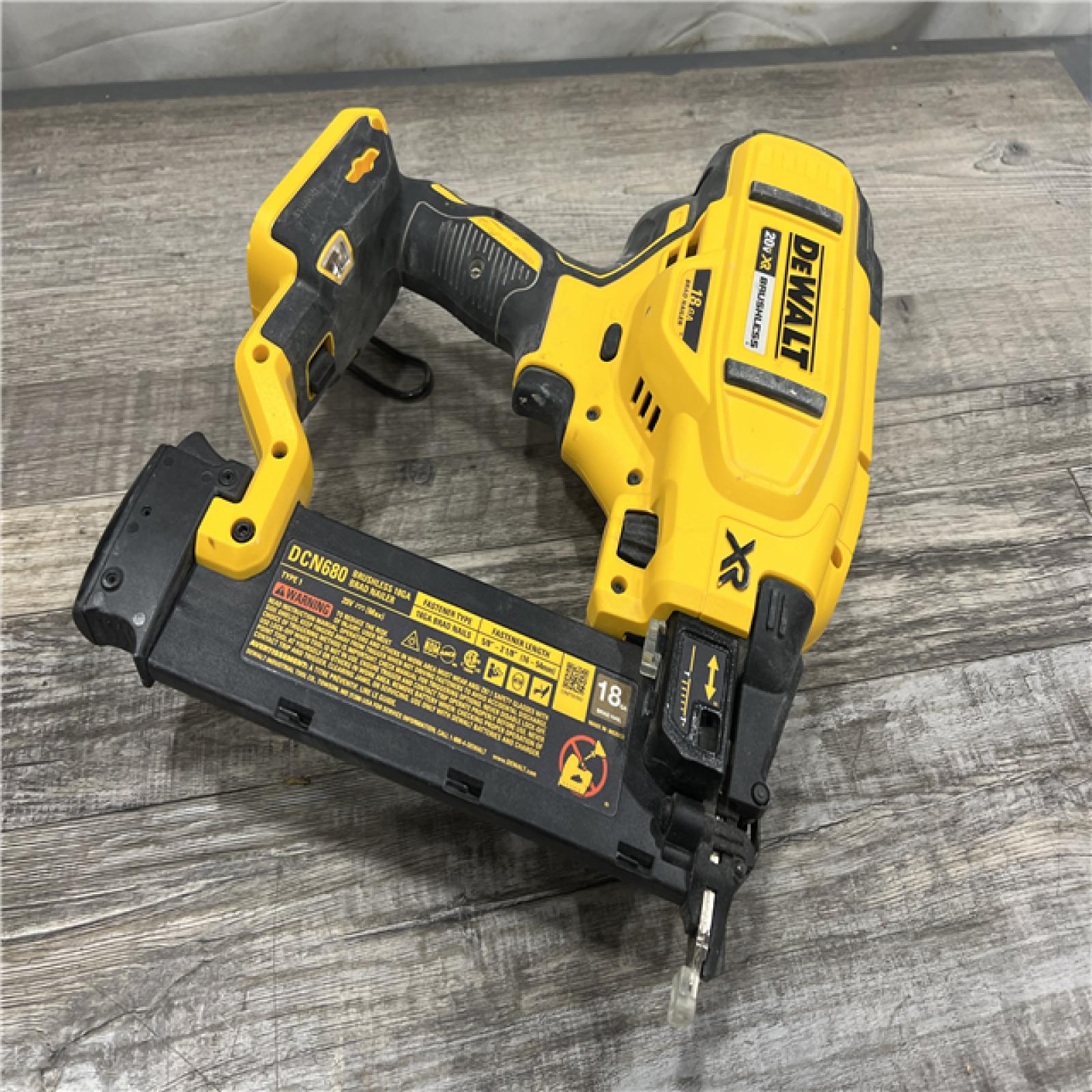 AS-IS DEWALT 20V MAX XR 18 Gauge Brad Nailer Kit