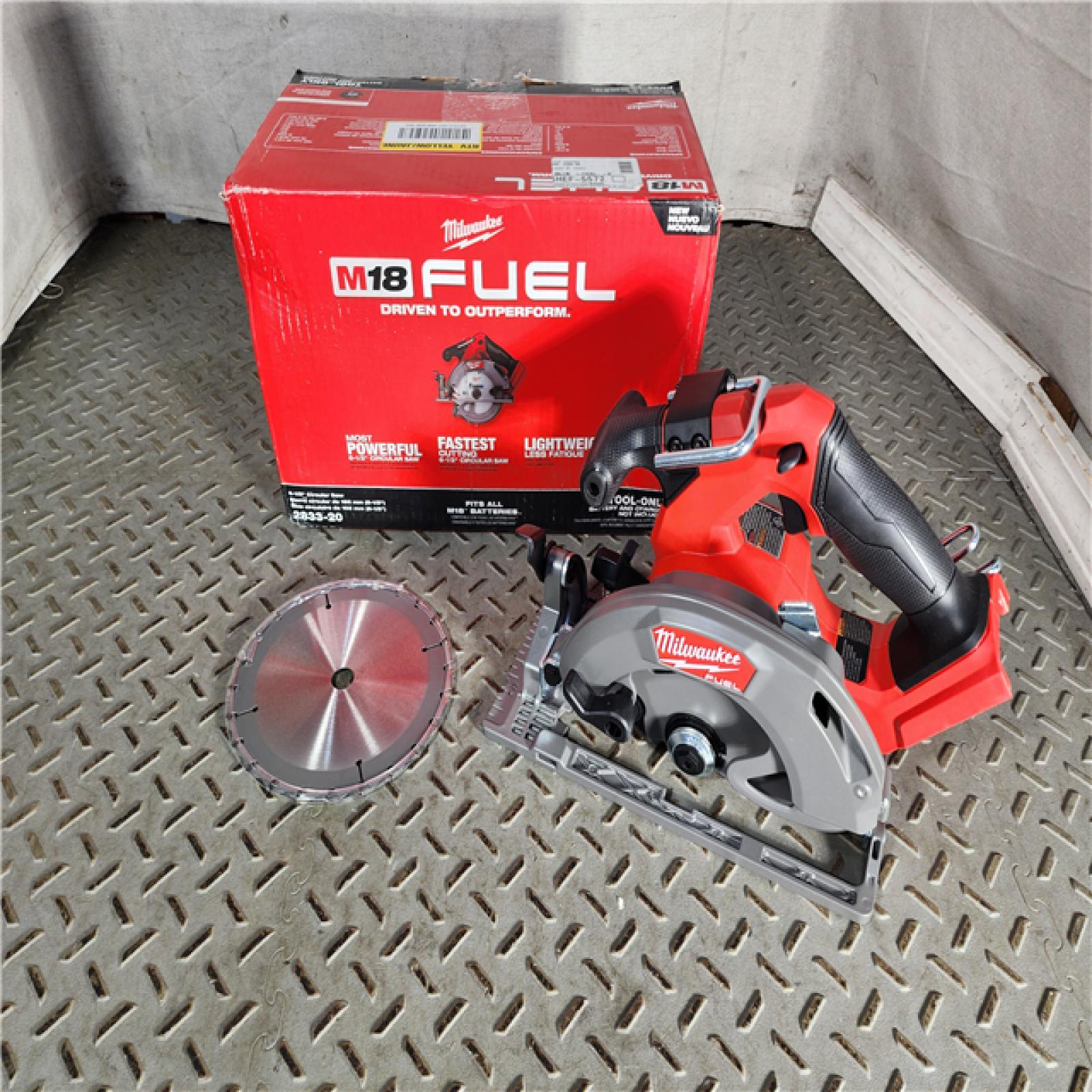 HOUSTON LOCATION - AS-IS (APPEARS LIKE NEW) M18 FUEL 18V Lithium-Ion Brushless Cordless 6-1/2 in. Circular Saw (Tool-Only)