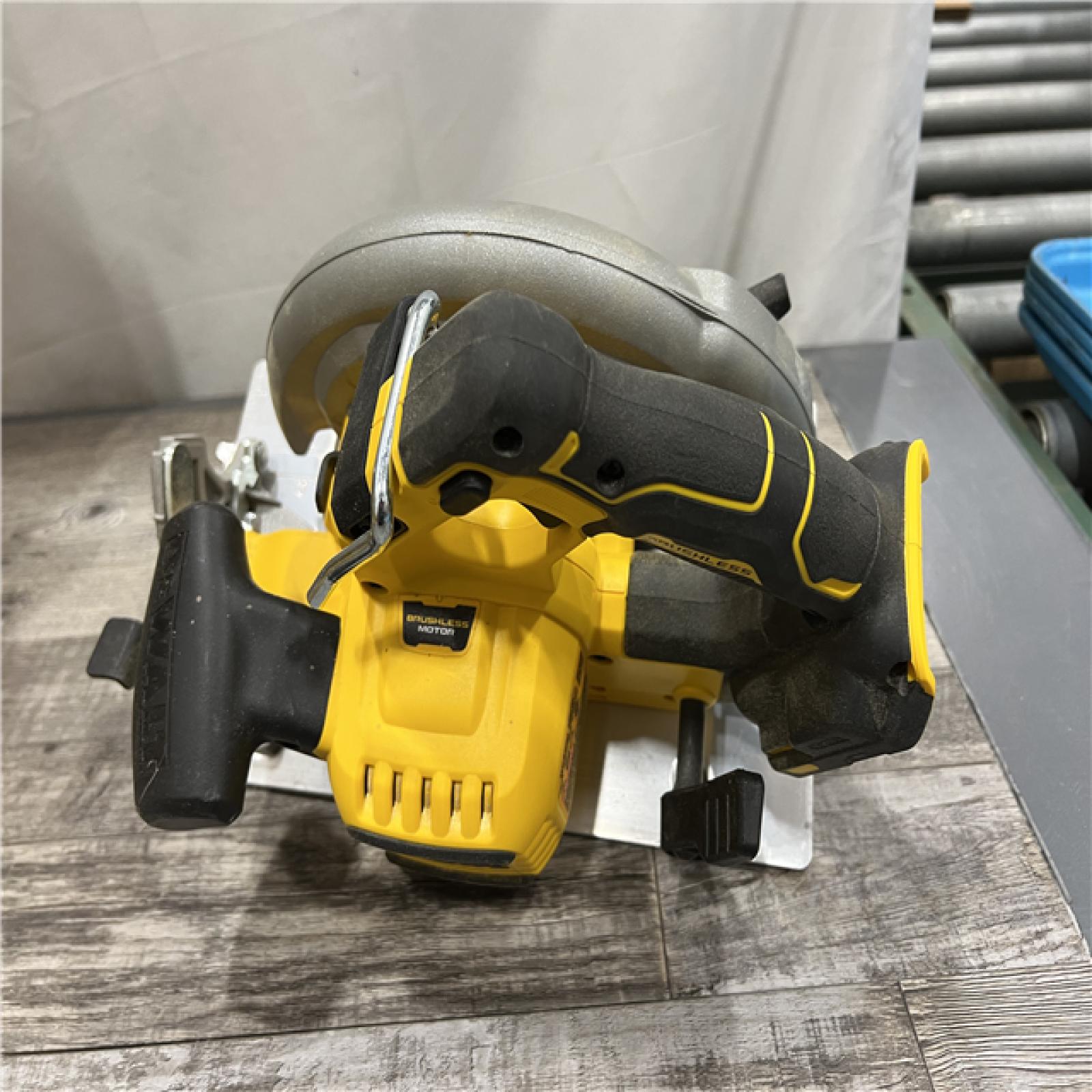 AS-IS DEWALT 20-Volt MAX 7-1/4 in. Cordless Circular Saw (Tool Only)