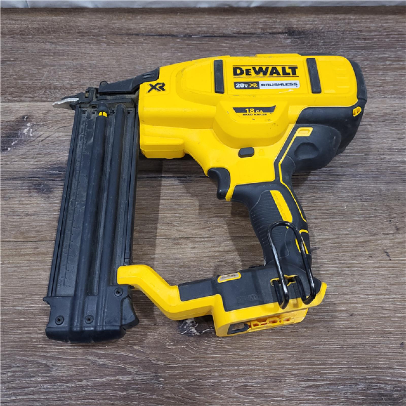 AS-IS DEWALT 20V MAX XR 18 Gauge Brad Nailer Kit