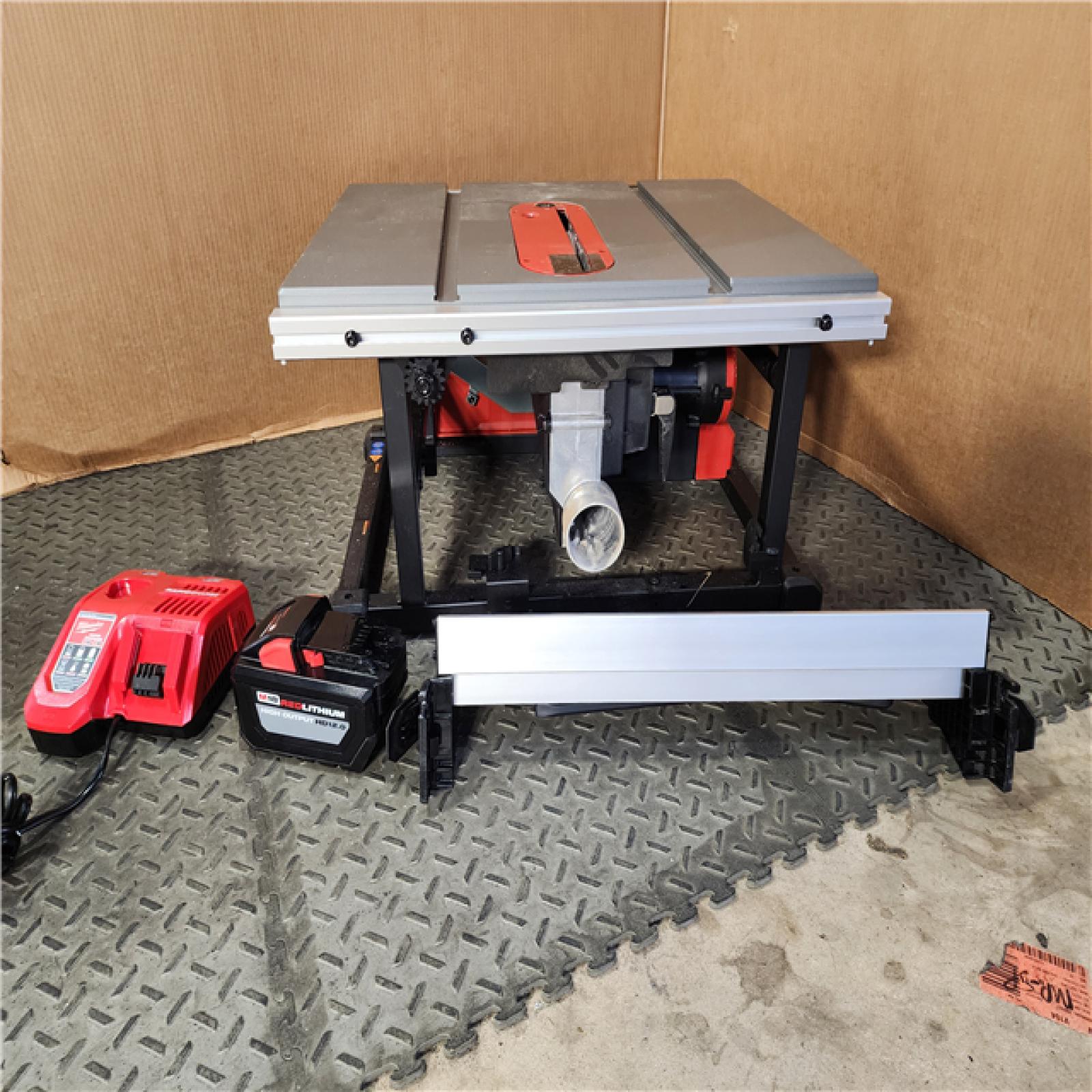 HOUSTON LOCATION - AS-IS Milwaukee M18 FUEL ONE-KEY 18- Volt Lithium-Ion Brushless Cordless 8-1/4 in. Table Saw Kit W/(1) 12.0Ah Battery & Rapid Charger