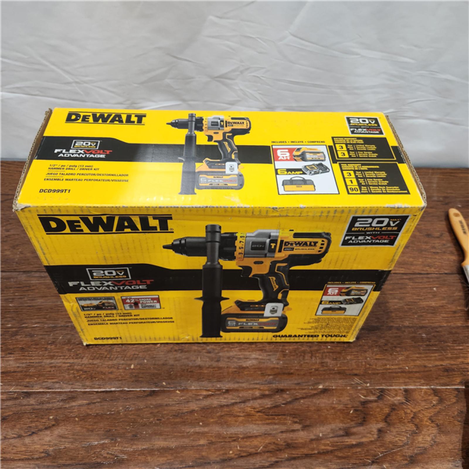 NEW Dewalt FLEXVOLT 20 Volt 1/2 in. Brushless Cordless Hammer Drill/Driver Kit (Battery & Charger)