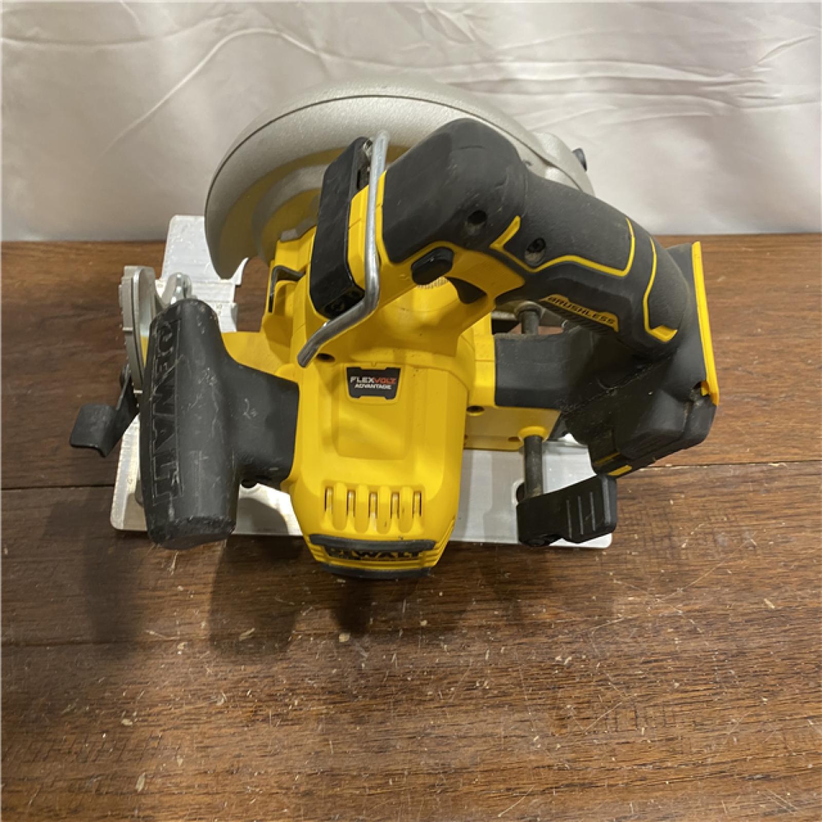 AS-IS20V MAX Cordless Brushless 7-1/4 in. Sidewinder Style Circular Saw with FLEXVOLT ADVANTAGE (Tool Only)