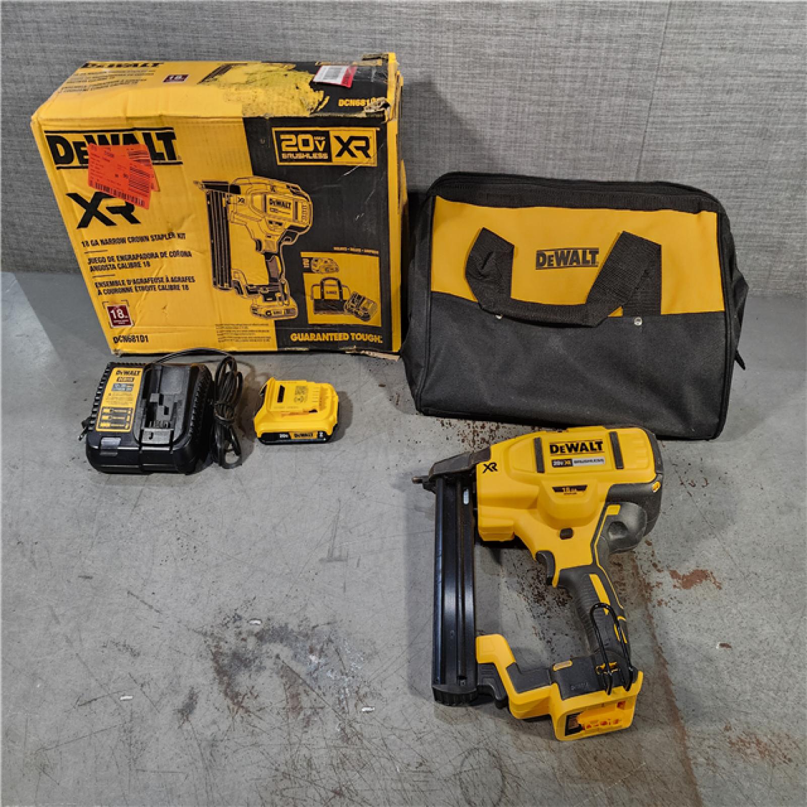 HOUSTON LOCATION - AS-IS DEWALT DCN681D1 20V 18Ga Stapler Kit