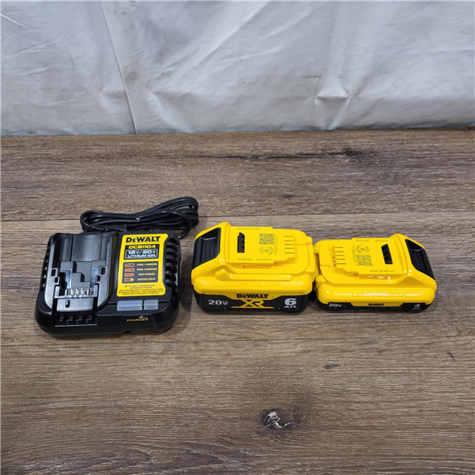 AS-IS DEWALT 20V MAX Lithium-Ion 6.0Ah and 4.0Ah Battery and Charger Starter Kit