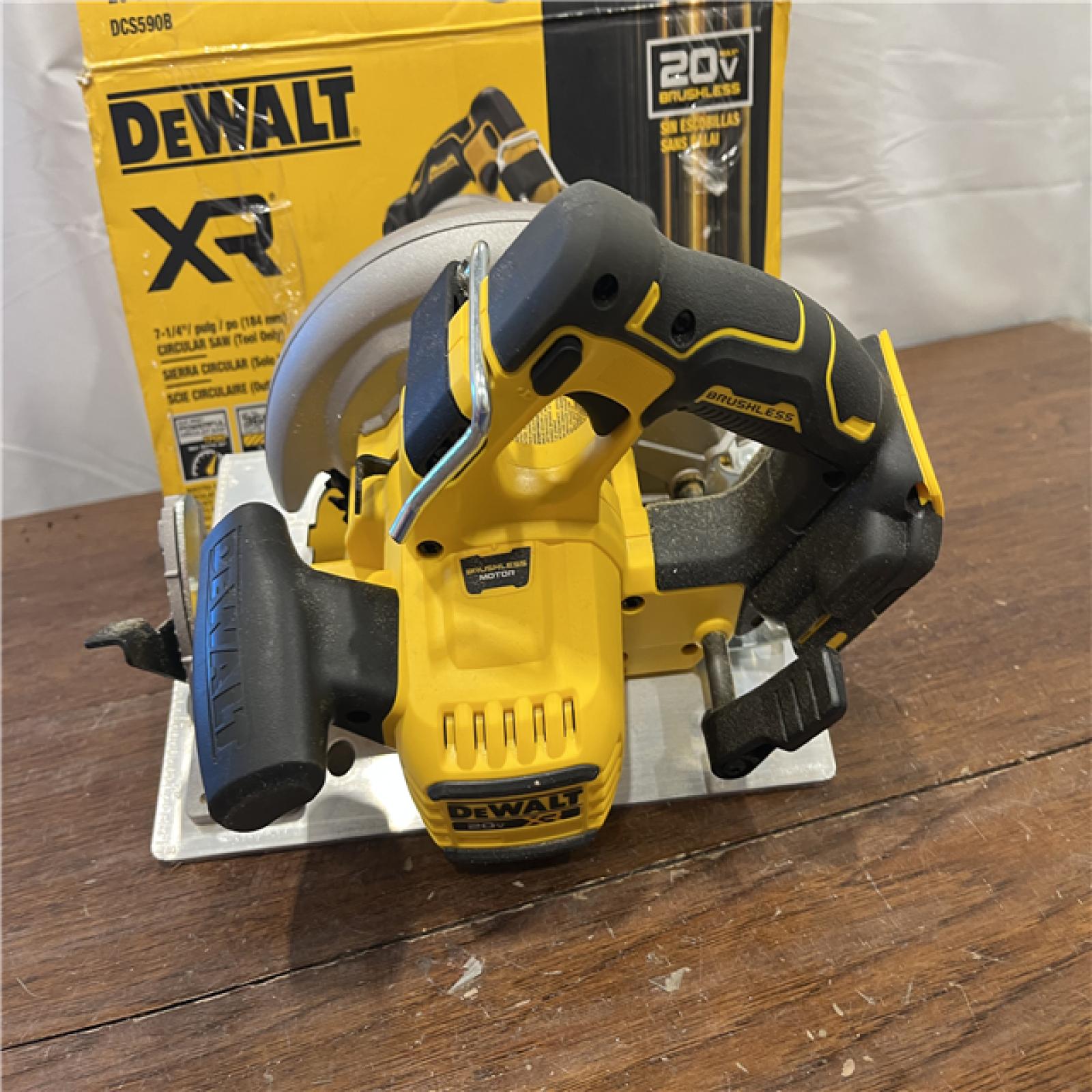 AS-ISDEWALT 20-Volt MAX 7-1/4 in. Cordless Circular Saw (Tool Only)