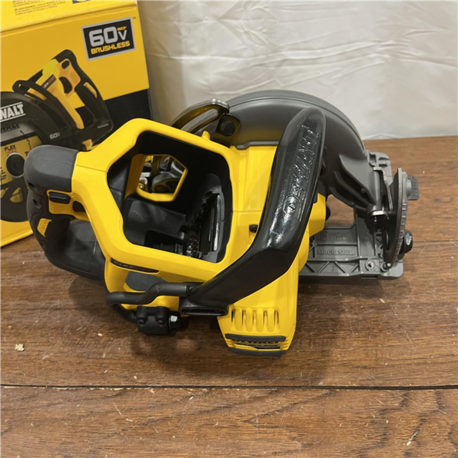 AS-ISDEWALT FLEXVOLT 60V MAX Cordless Brushless 7-1/4 in. Wormdrive Style Circular Saw (Tool Only)