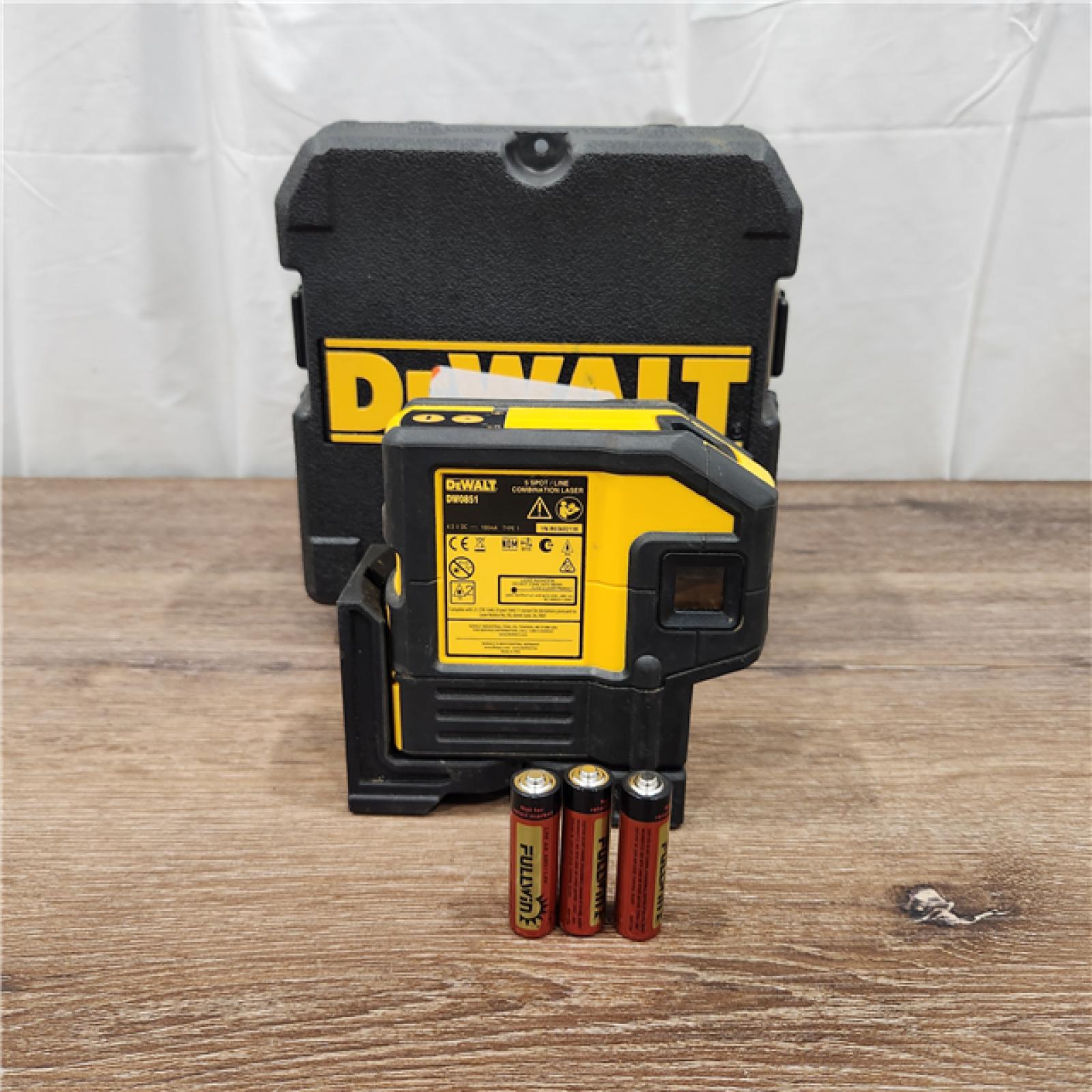 AS-IS Dewalt 165 ft. Red Self-Leveling 5-Spot & Horizontal Line Laser Level Kit