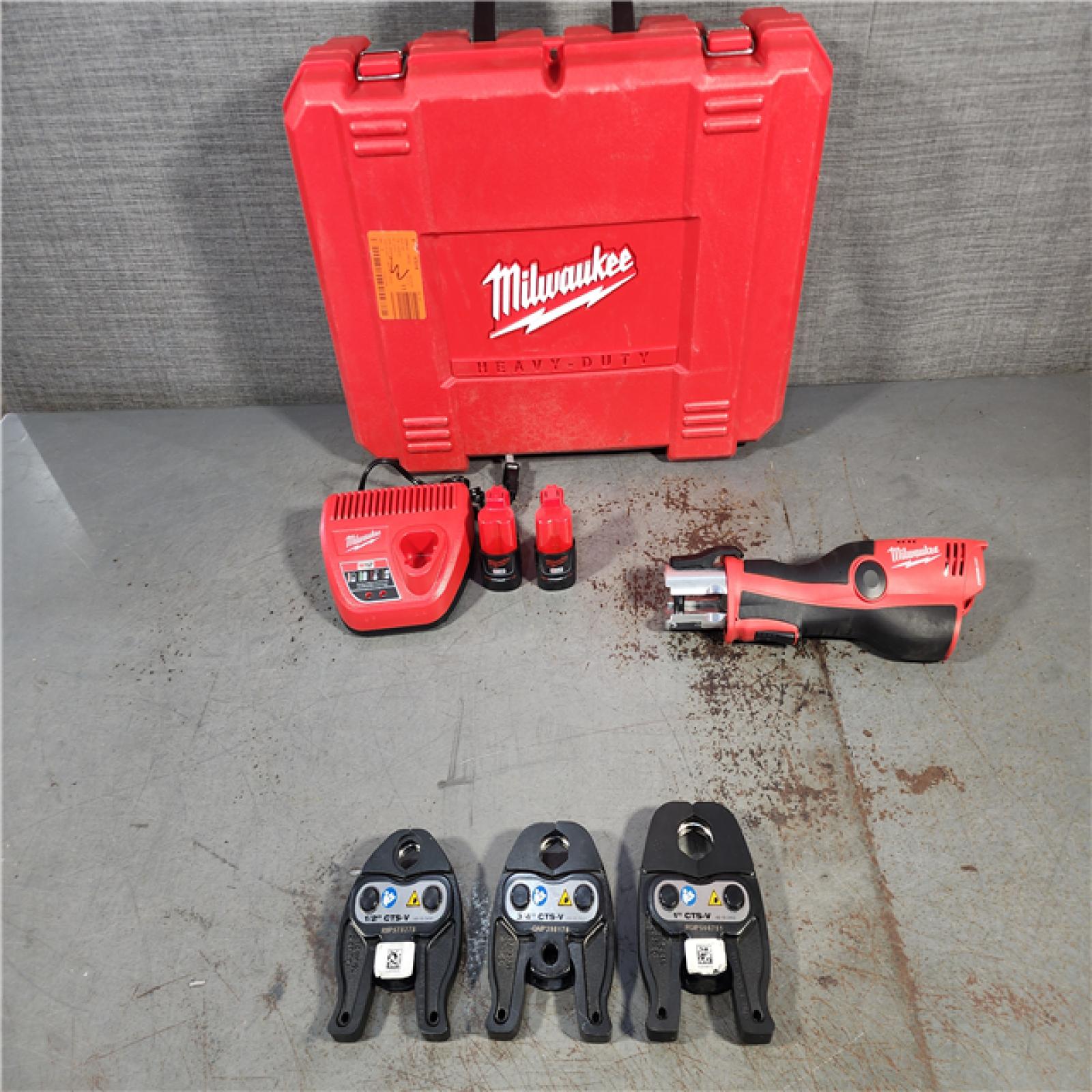 HOUSTON LOCATION - AS-IS Milwaukee M12 Force Logic Press Tool 1/2 in. to 1 in. Kit