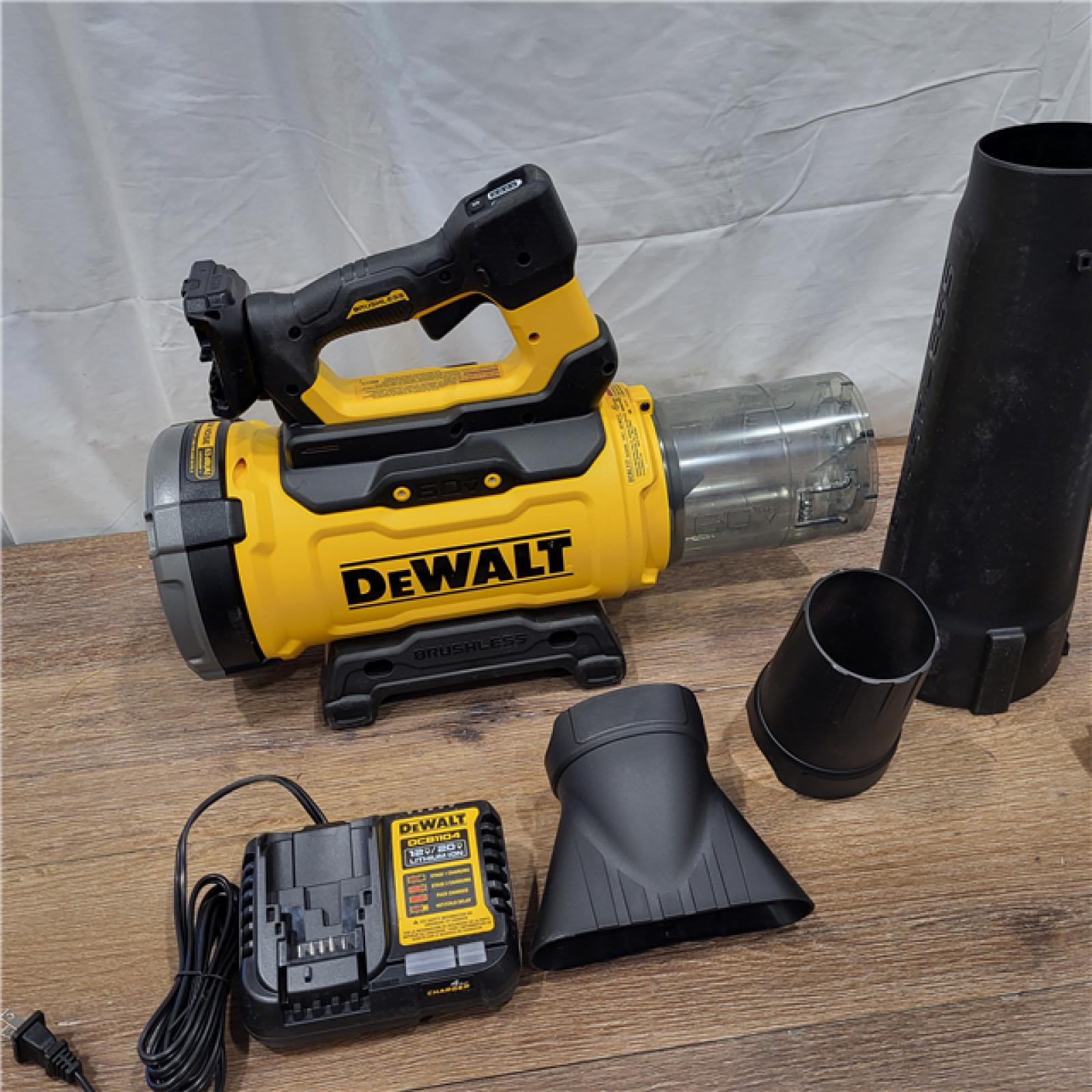 AS IS FLEXVOLT 60V MAX 160 MPH 760 CFM Brushless Cordless  and Charger