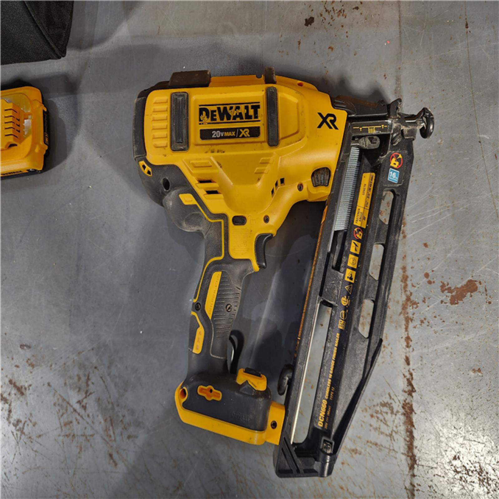 HOUSTON LOCATION - AS-IS DeWalt DCN660D1 20V 16 Gauge Cordless Angled Finish Nailer Kit W/ 2Ah Battery