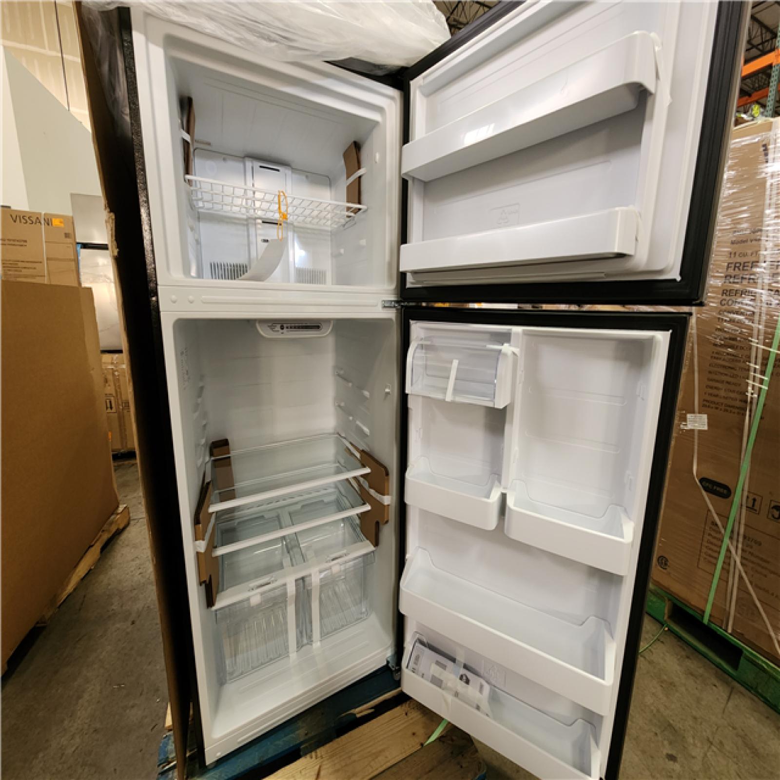 Phoenix Location Vissani 18 cu. ft. Top Freezer Refrigerator in Stainless Steel Look