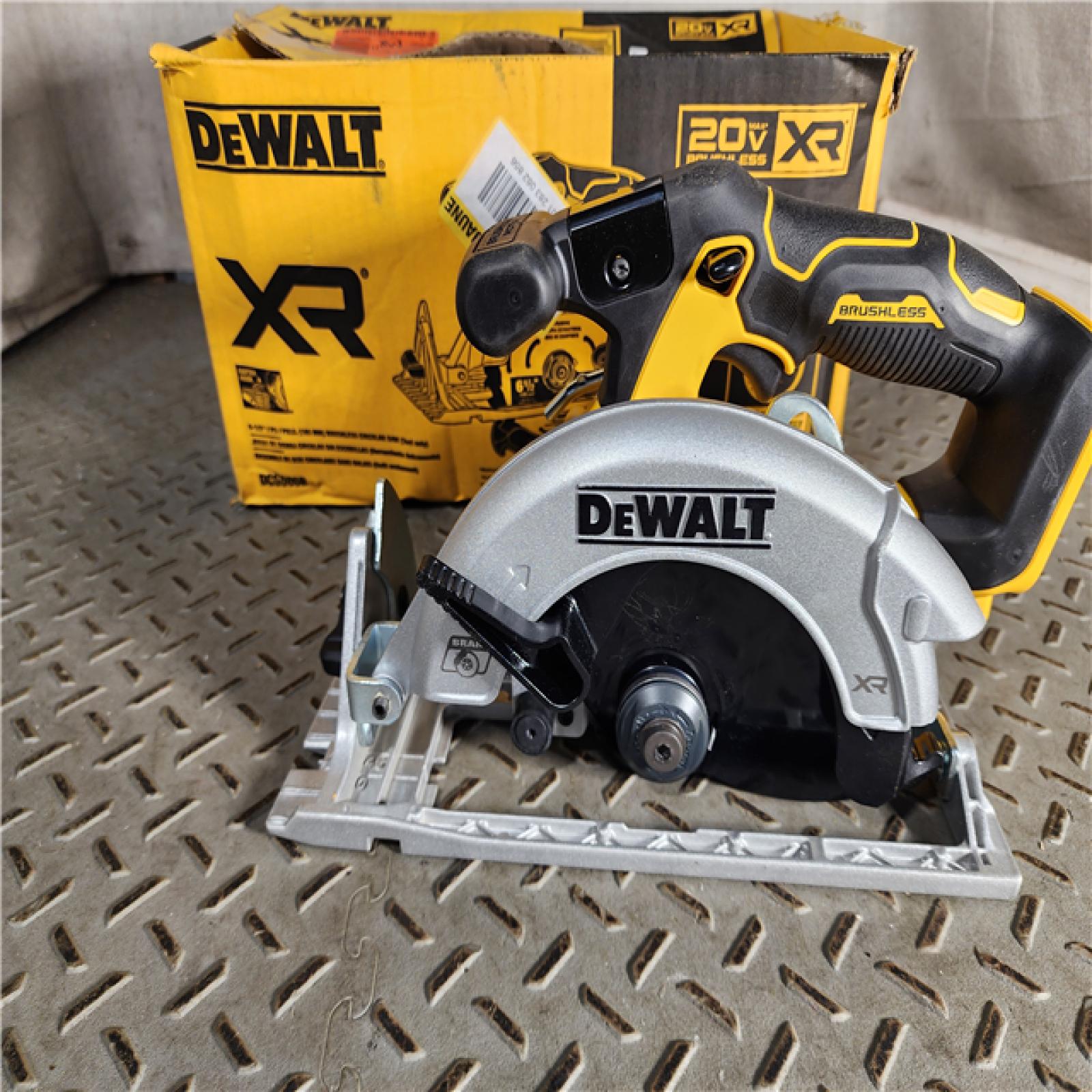 HOUSTON LOCATION - AS-IS (APPEARS LIKE NEW) DeWALT DCS565B 20V Max Brushless 6.5   Cordless Circular Saw (TOOL ONLY)