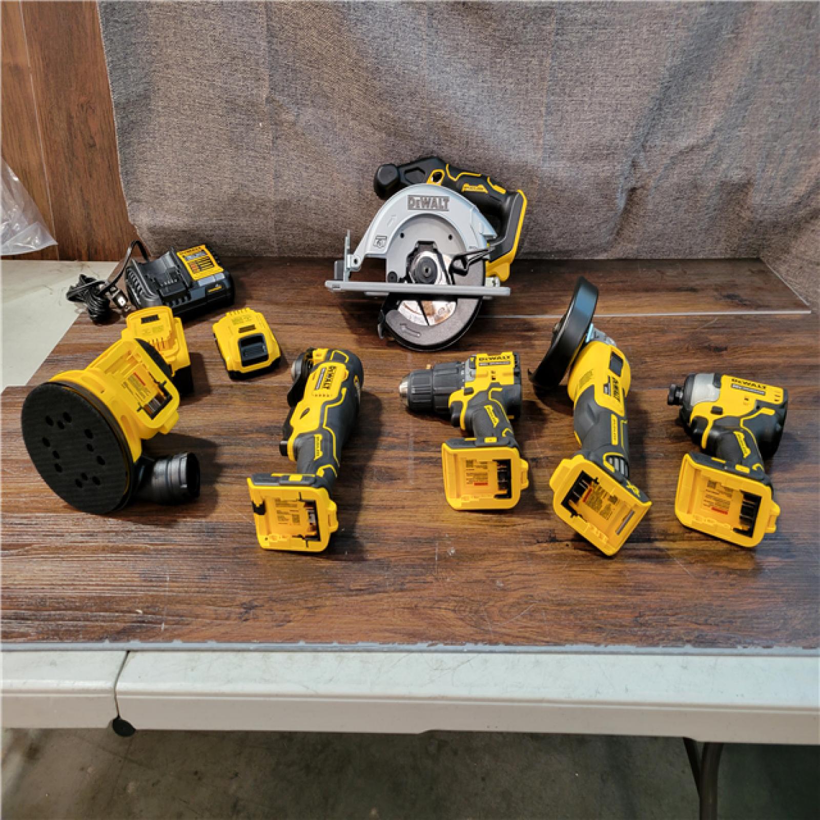 CALIFORNIA NEW DEWALT BRUSHLESS 6-TOOL COMBO KIT WITH TOUGHSYSTEM 2.0 (2 BATTERIES AND CHARGER INCLUDED)