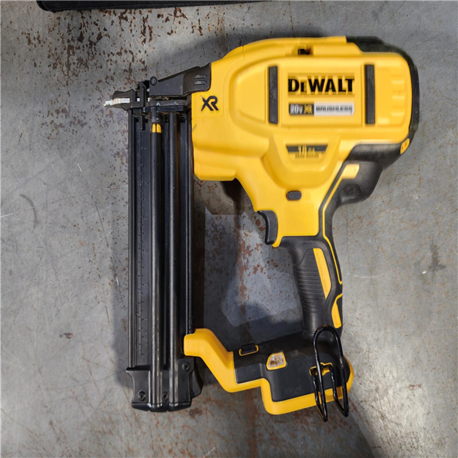 HOUSTON LOCATION - AS-IS DEWALT 20V MAX XR 18 Gauge Brad Nailer Kit