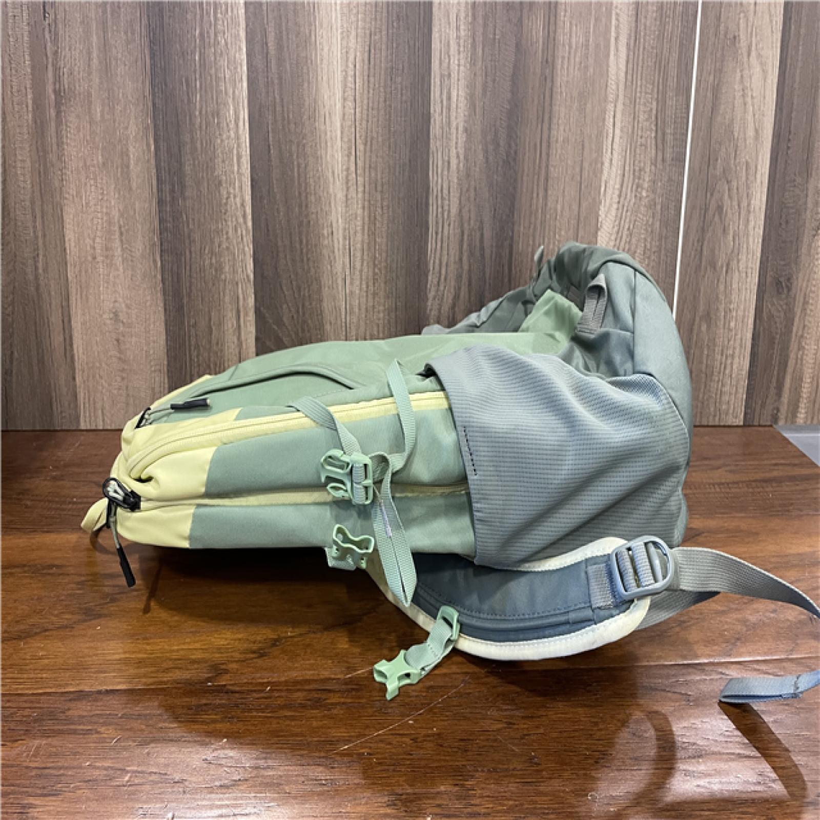 NEW !Thule EnRoute 23L Backpack Agave/Basil 3204845