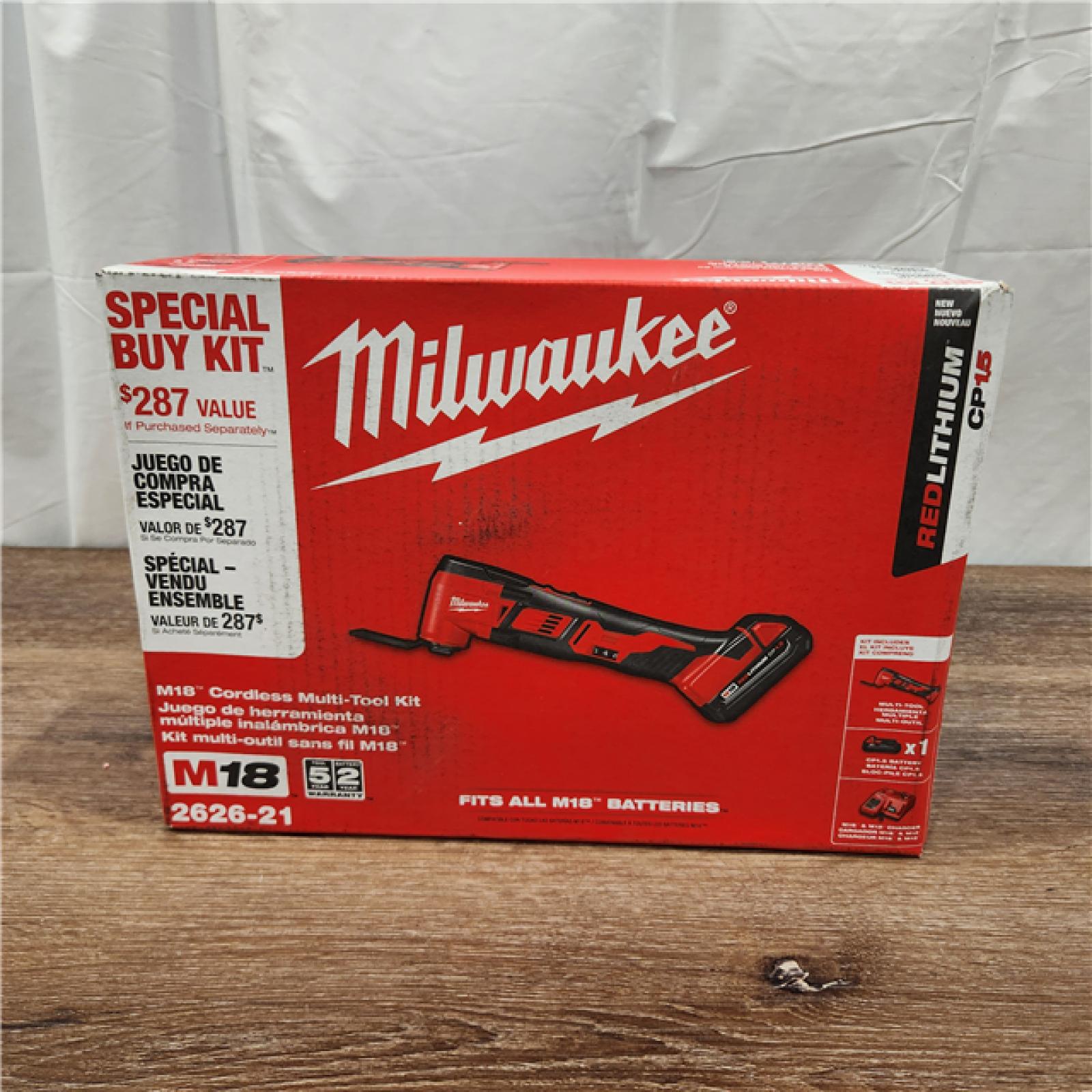 NEW!  Milwaukee 2626-21 M18 18-Volt Lithium-Ion Cordless Oscillating Multi-Tool Kit