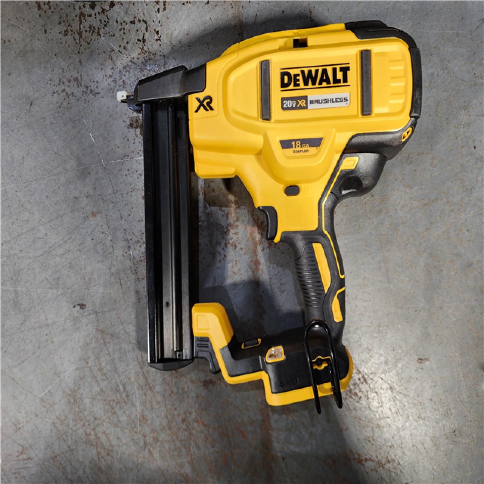 HOUSTON LOCATION - AS-IS DEWALT DCN681D1 20V 18Ga Stapler Kit