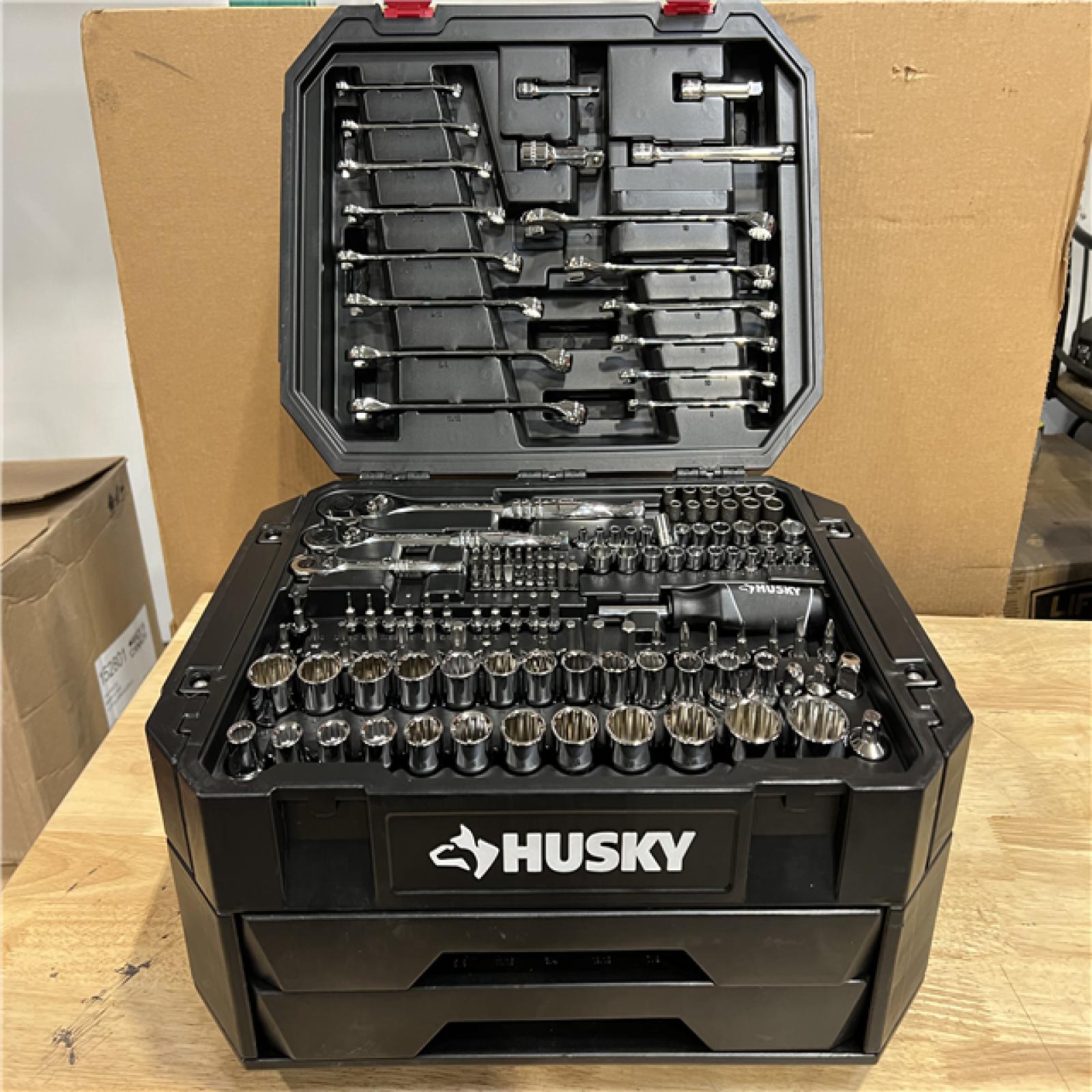 DALLAS LOCATION - AS-IS Husky Mechanics Tool Set (290-Piece)