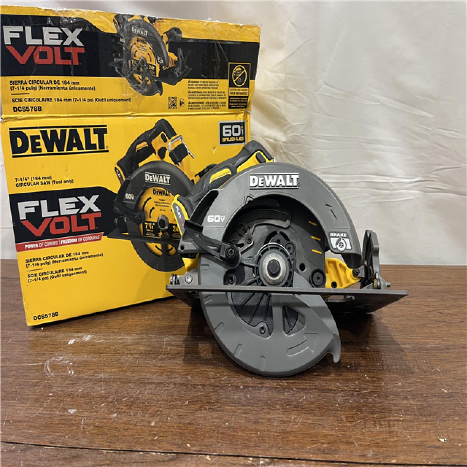 AS-ISDeWALT Flexvolt Max 7-1/4  60V Brushless Circular Saw DCS578B