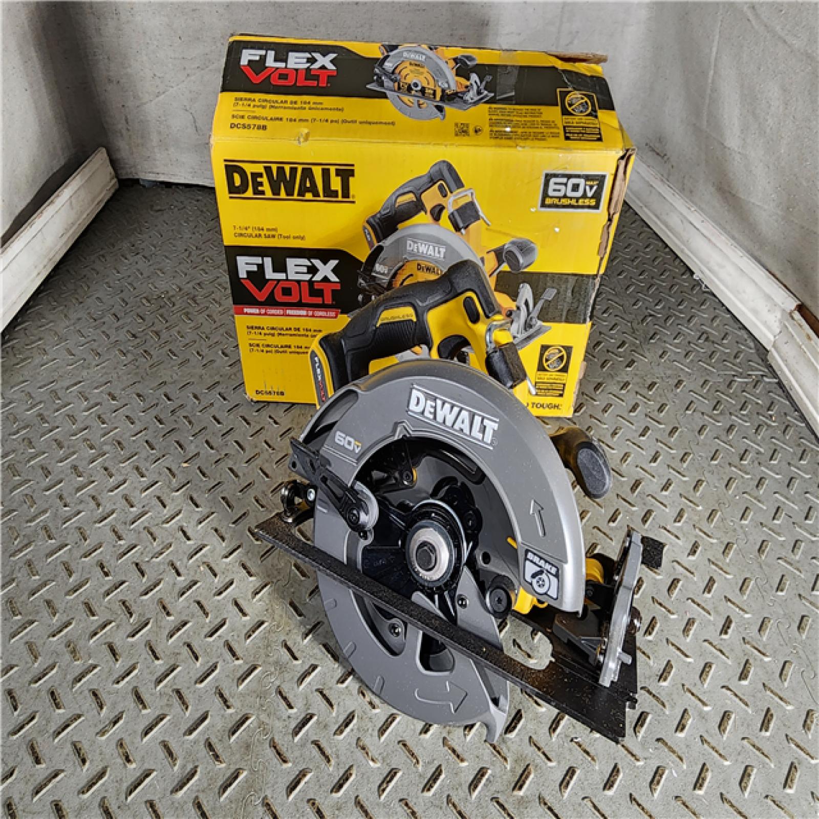 HOUSTON LOCATION - AS-IS DeWALT Flexvolt Max 7-1/4  60V Brushless Circular Saw DCS578B (TOOL ONLY)