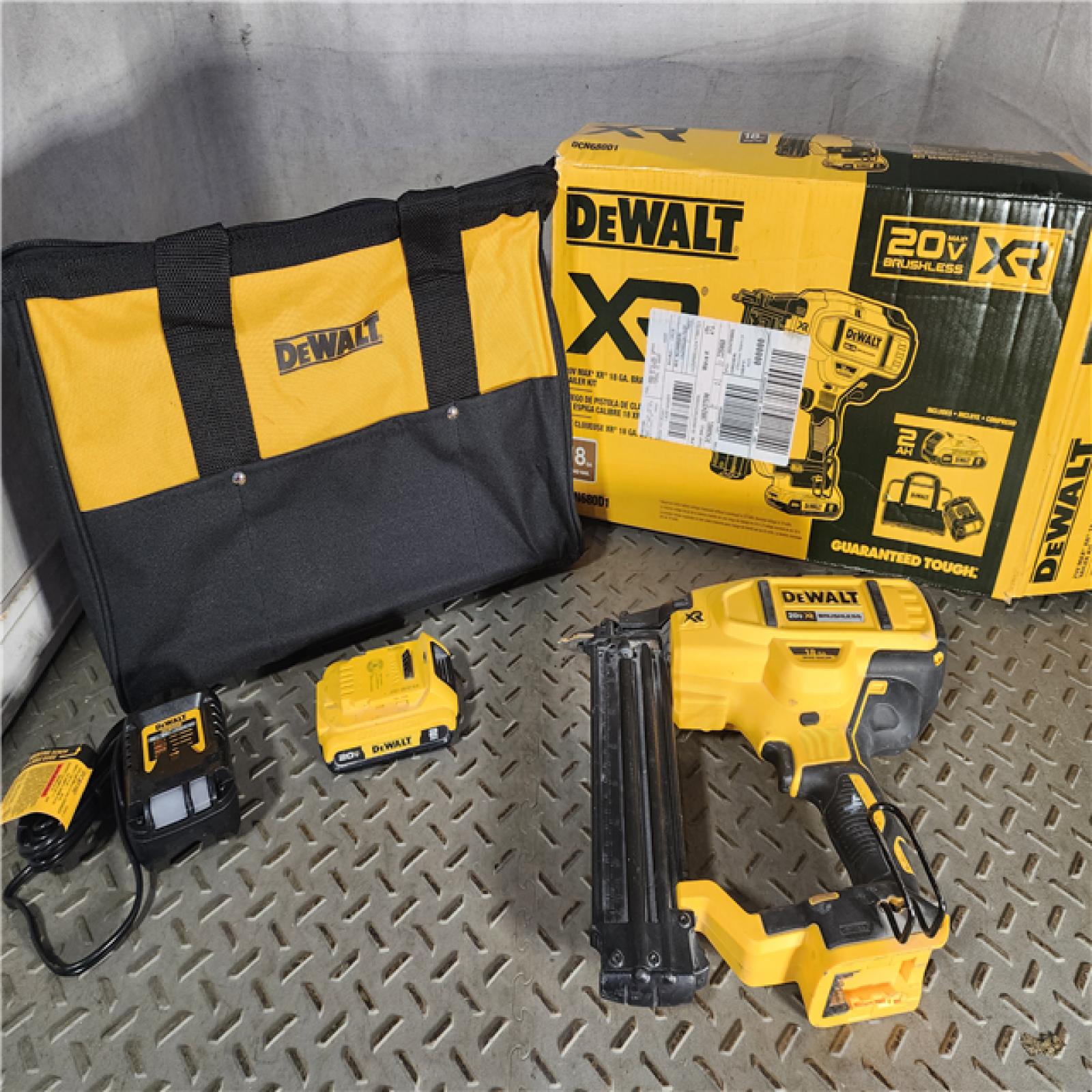 HOUSTON LOCATION - AS-IS DEWALT 20V MAX XR 18 Gauge Brad Nailer Kit