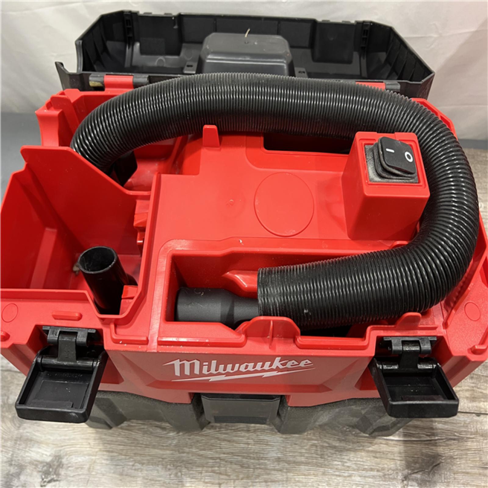 AS-IS Milwaukee M18 Vacuum 2Gal 6  Hose Access Bare Tool