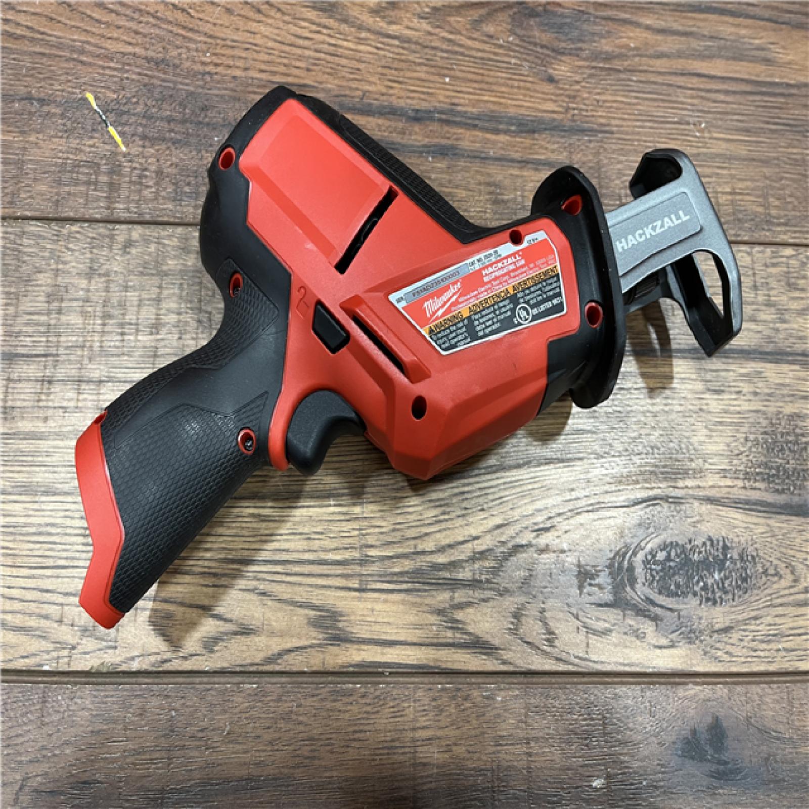 AS-IS MILWAUKEE M12 Fuel Kit De Sierra Sable Reciproca Hackzall Con 1 BaterÃ­a Milwaukee