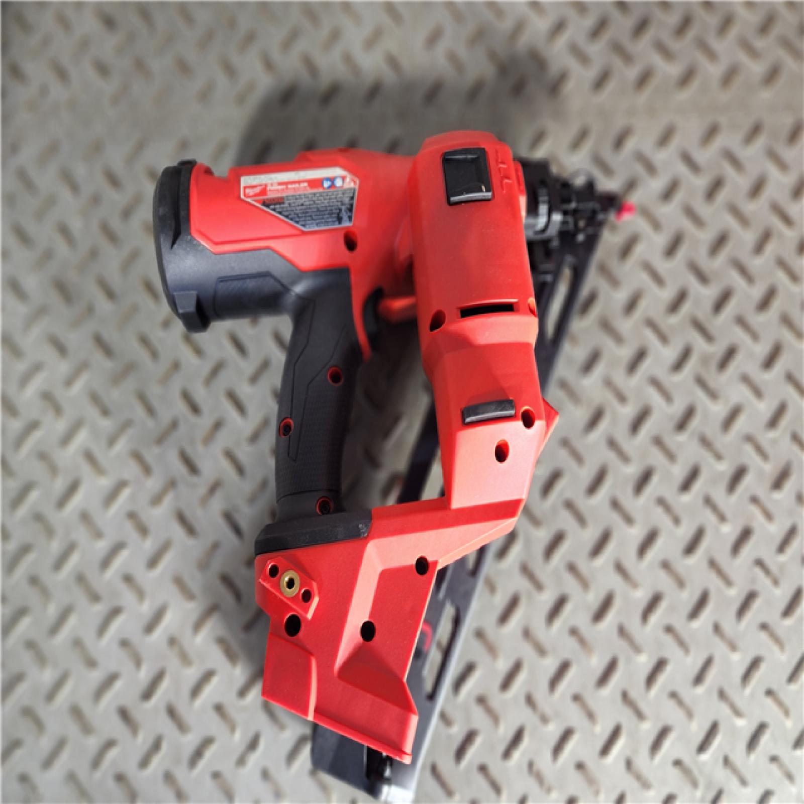 HOUSTON LOCATION - AS-IS (APPEARS LIKE NEW) Milwaukee 2839-20 M18 FUEL 15 Ga. 18 Volt Brushless Angled Finish Nailer (TOOL ONLY)