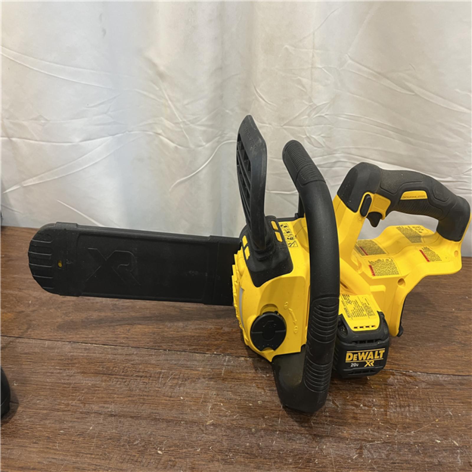 AS-ISDEWALT 20V MAX Brushless Cordless 12in. Chainsaw Kit