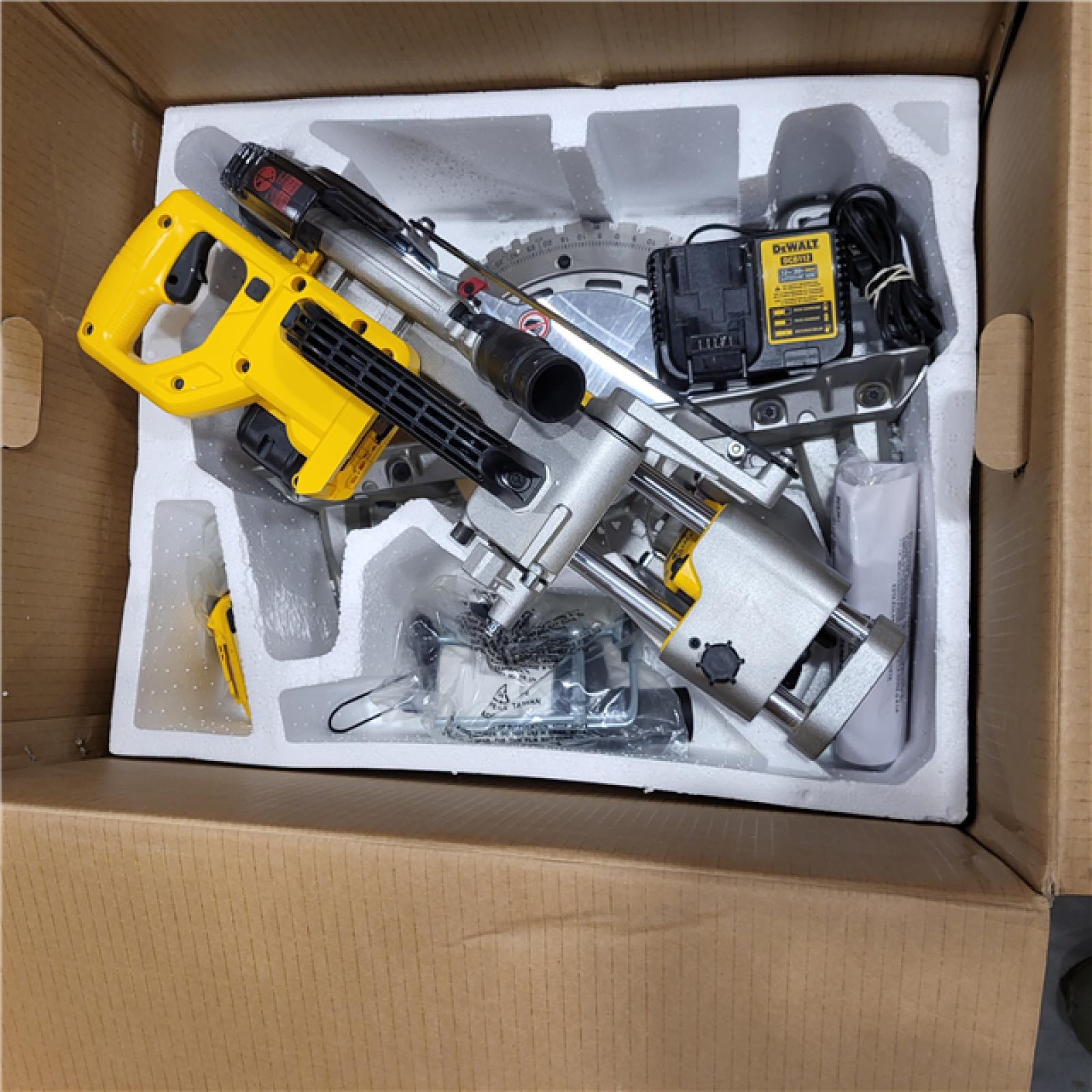 AS-IS DeWalt 20V MAX Cordless 7-1/4 in. Sliding Miter Saw Kit