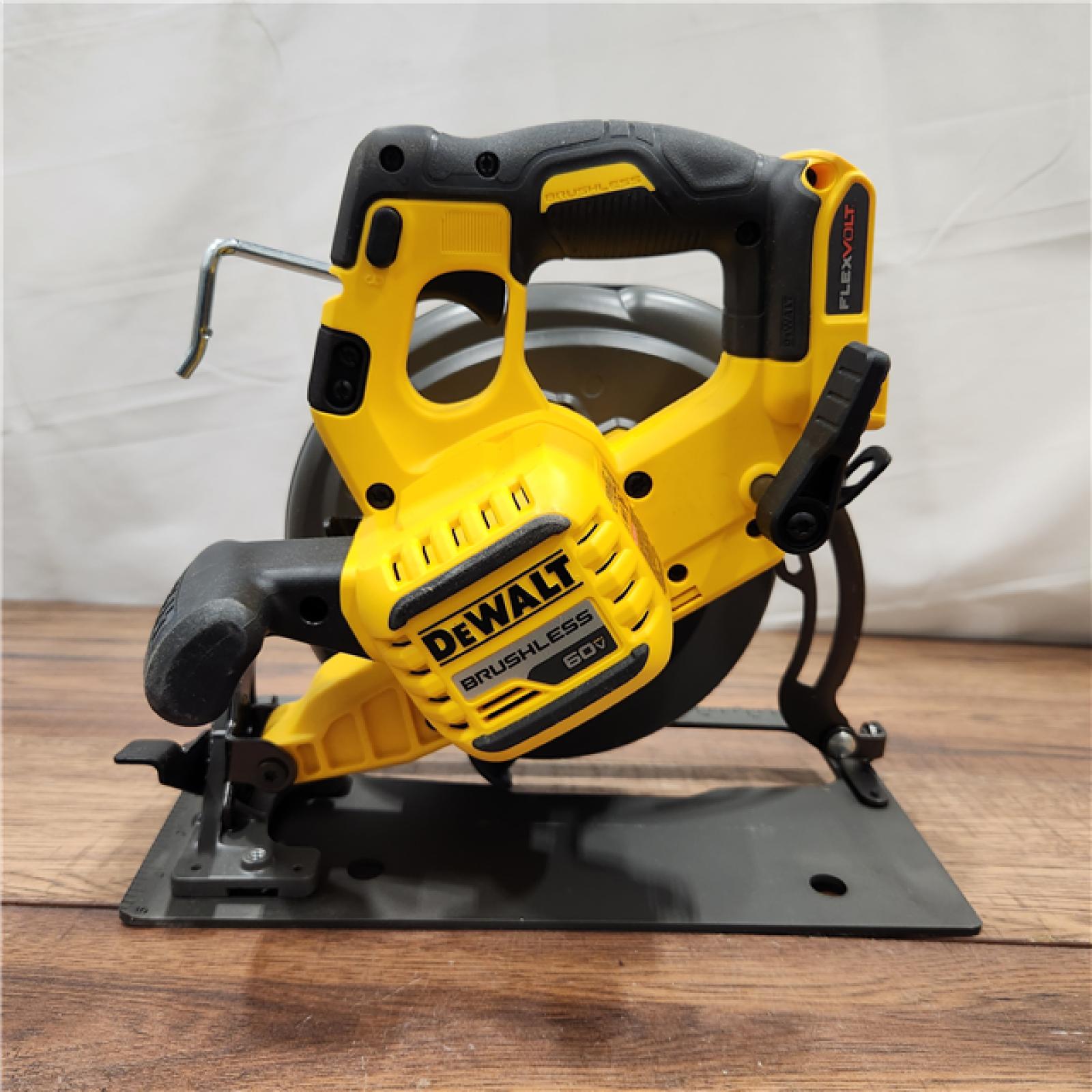 AS-IS DeWALT Flexvolt Max 7-1/4  60V Brushless Circular Saw DCS578B (Bare Tool)