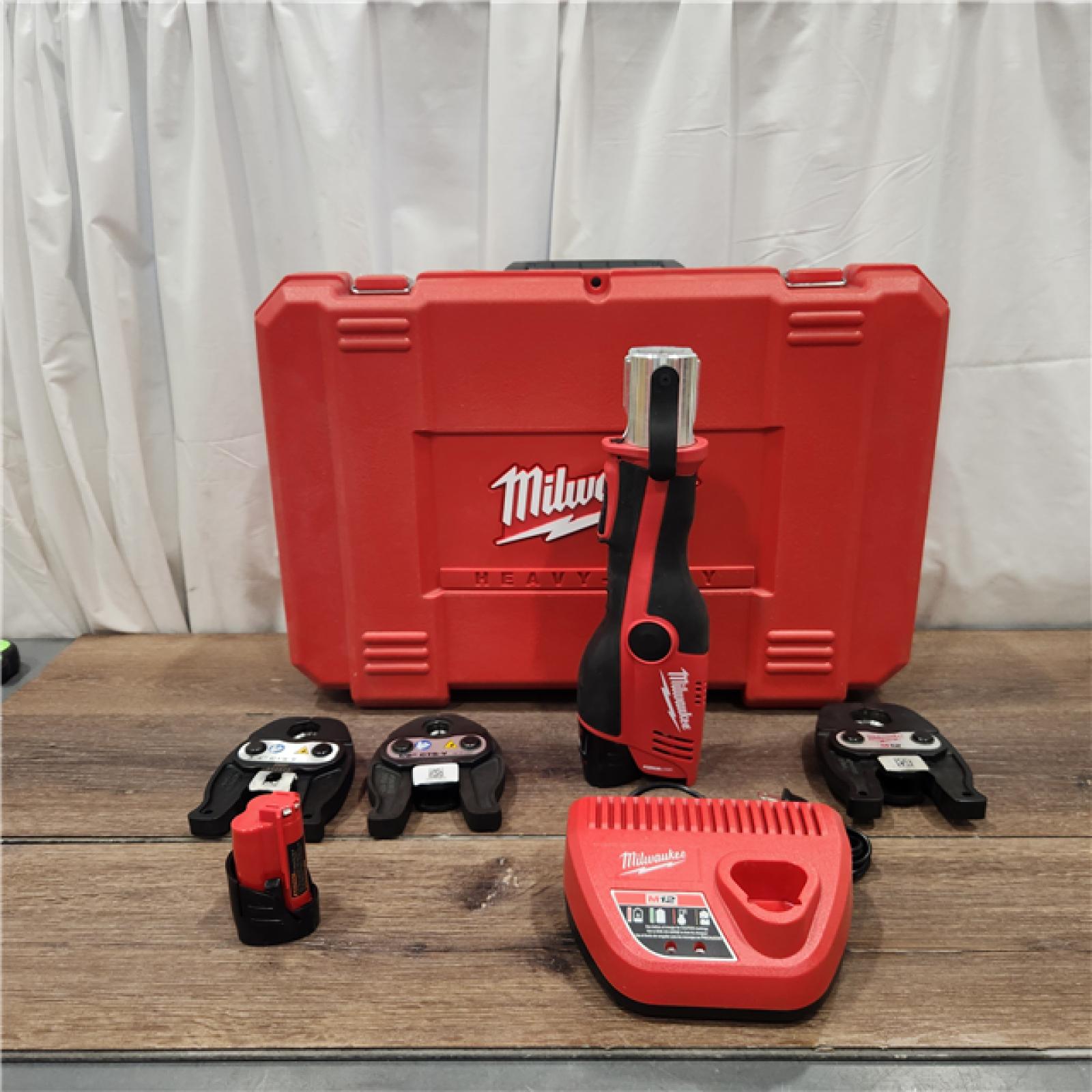 AS IS Milwaukee M12 Force Logic Press Tool 1/2 in. to 1 in. Kit