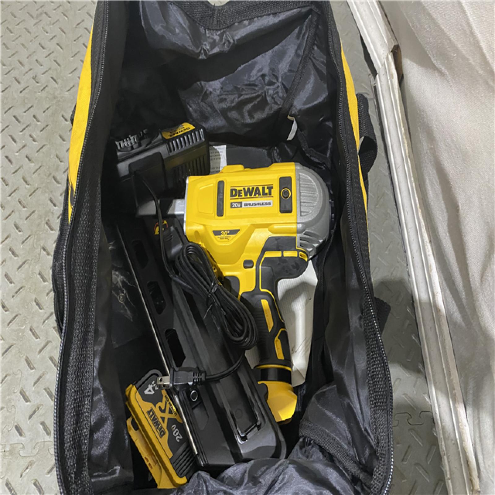 Houston location AS-IS DeWalt DCN692 18v XR Cordless Brushless Framing Nail Gun KIT