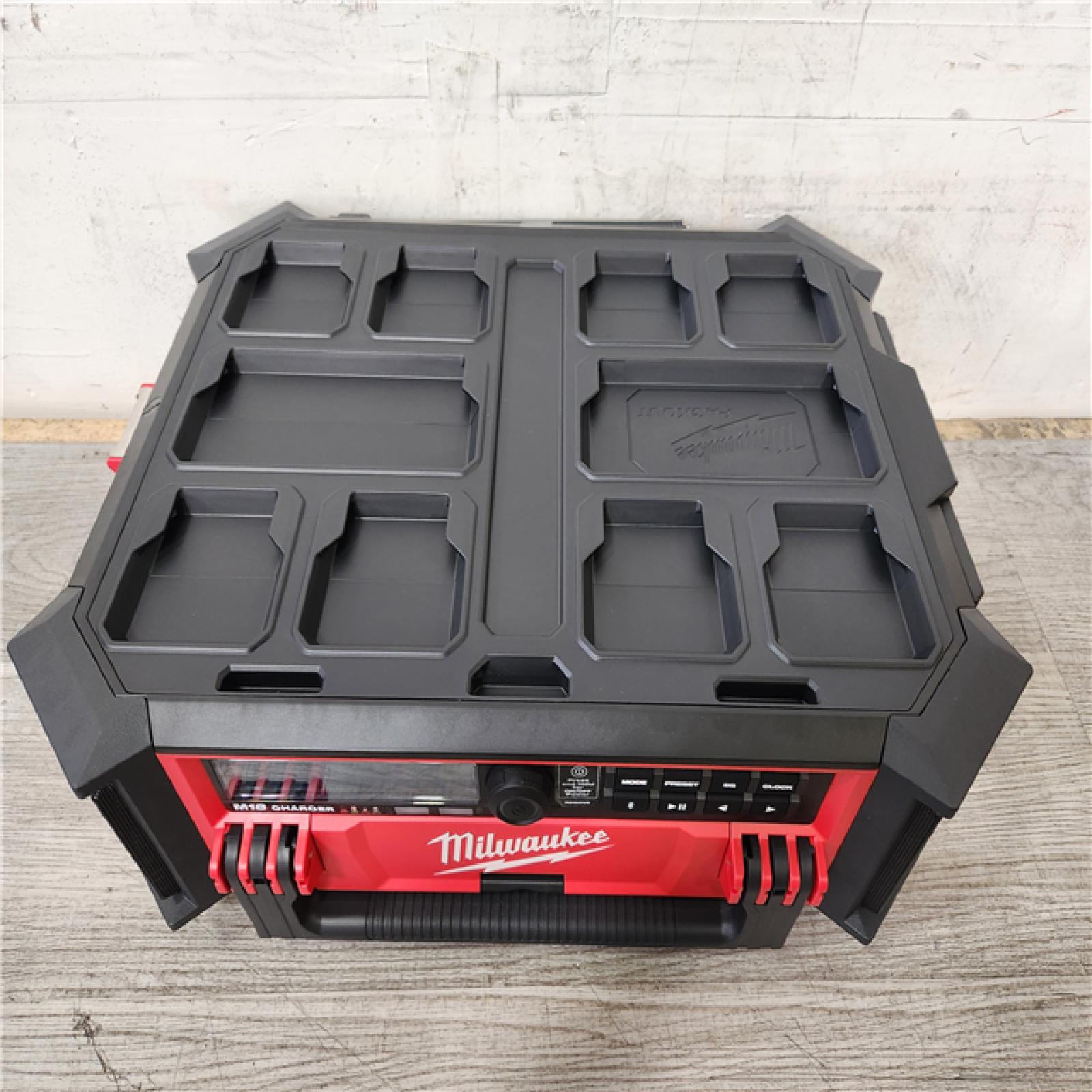 Phoenix Location NEW Milwaukee M18 Lithium-Ion Cordless PACKOUT Radio/Speaker with Built-In Charger