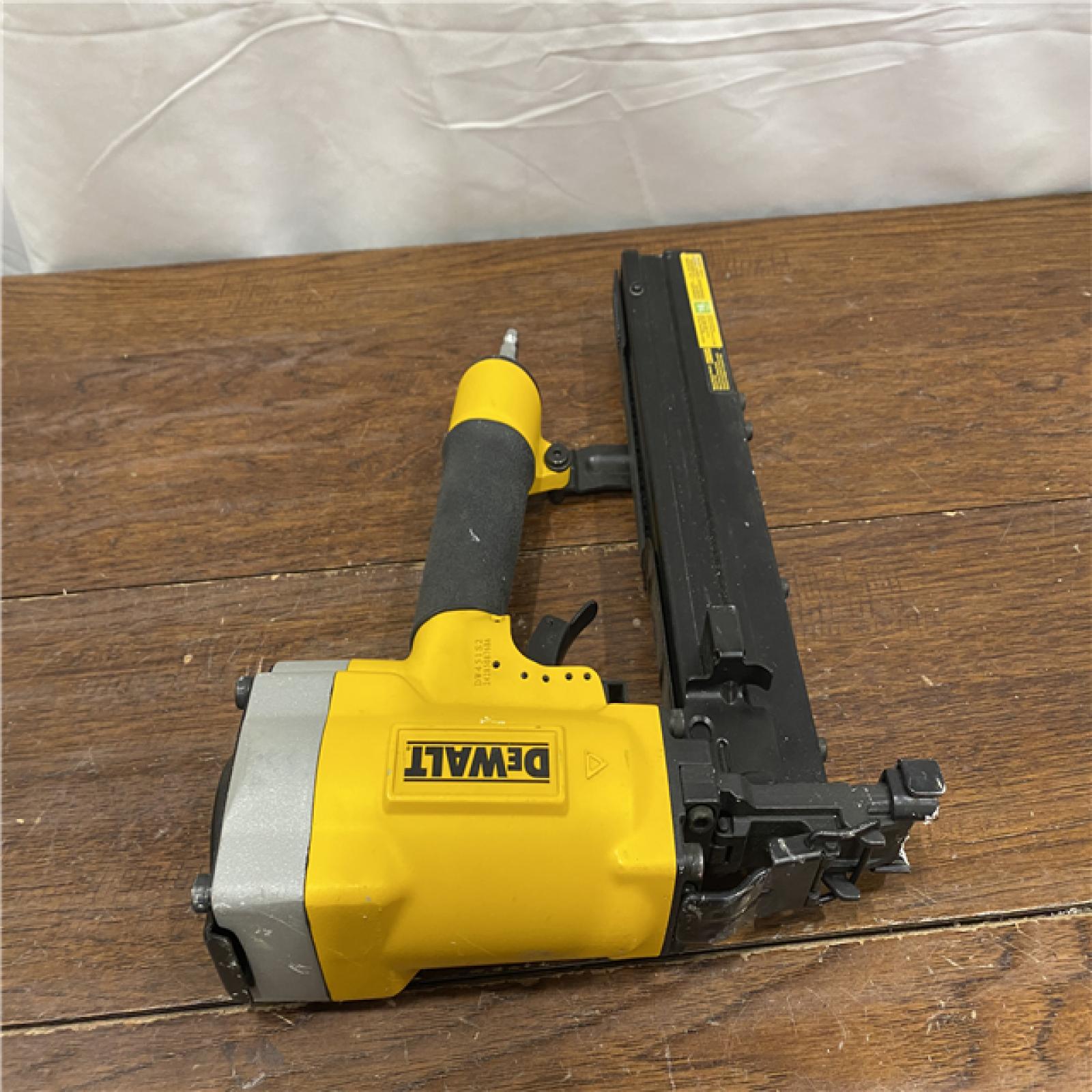 AS-ISDeWalt 16 Gauge 1 Crown 2 Lathing Stapler