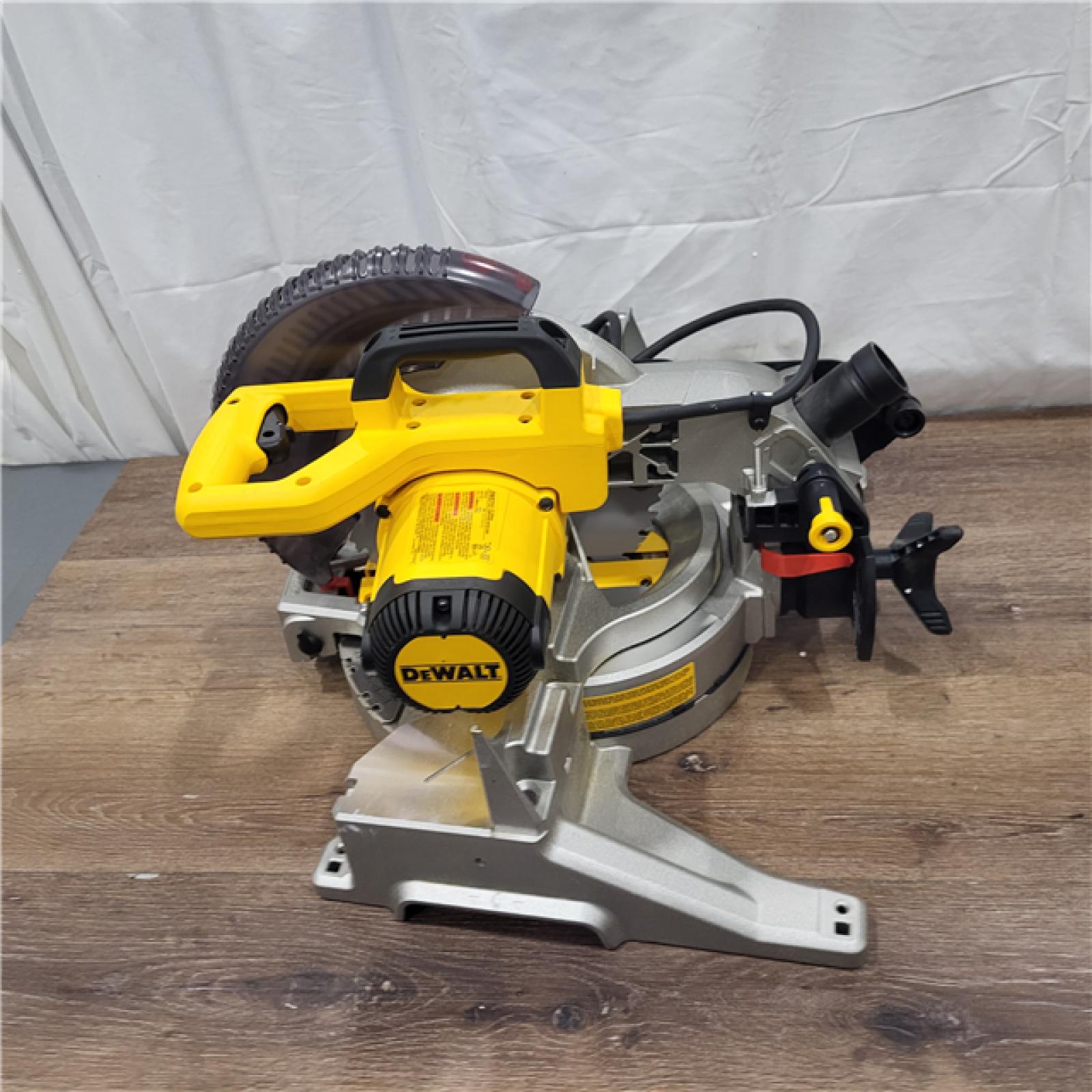 AS-IS cie Ã€ Onglets CombinÃ©e De Dewalt, 15 a, 10 Po DWS713 - Rona