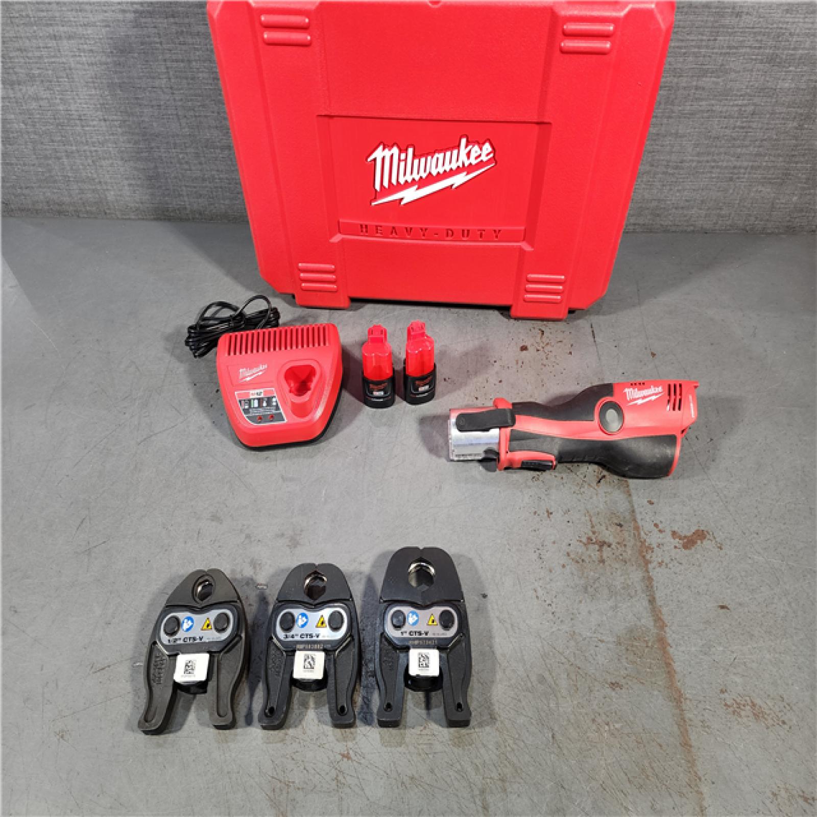 HOUSTON LOCATION - AS-IS Milwaukee M12 Force Logic Press Tool 1/2 in. to 1 in. Kit