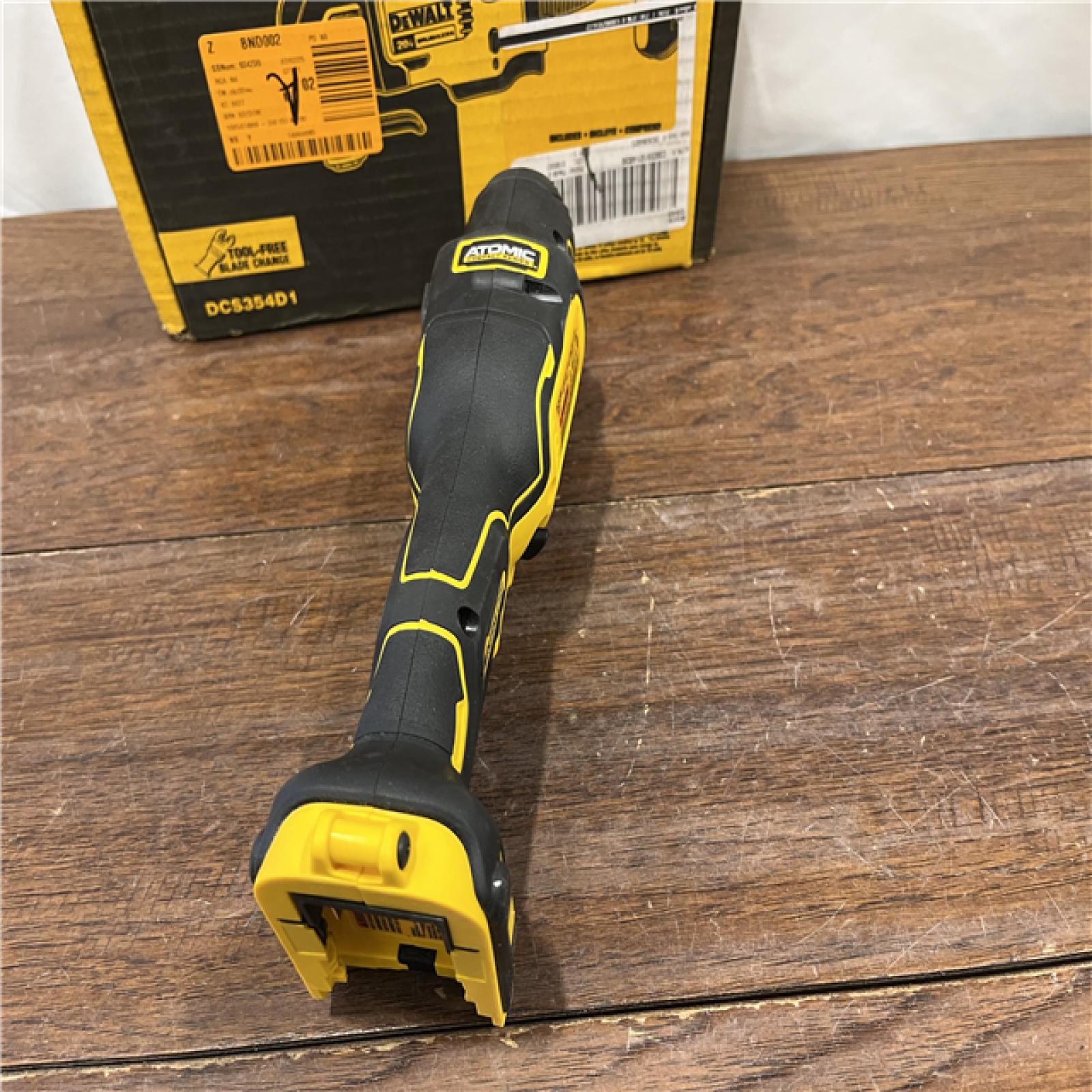 AS-ISDeWalt DCS354D1 20V Cordless Oscillating Multi-Tool with Battery and Charger