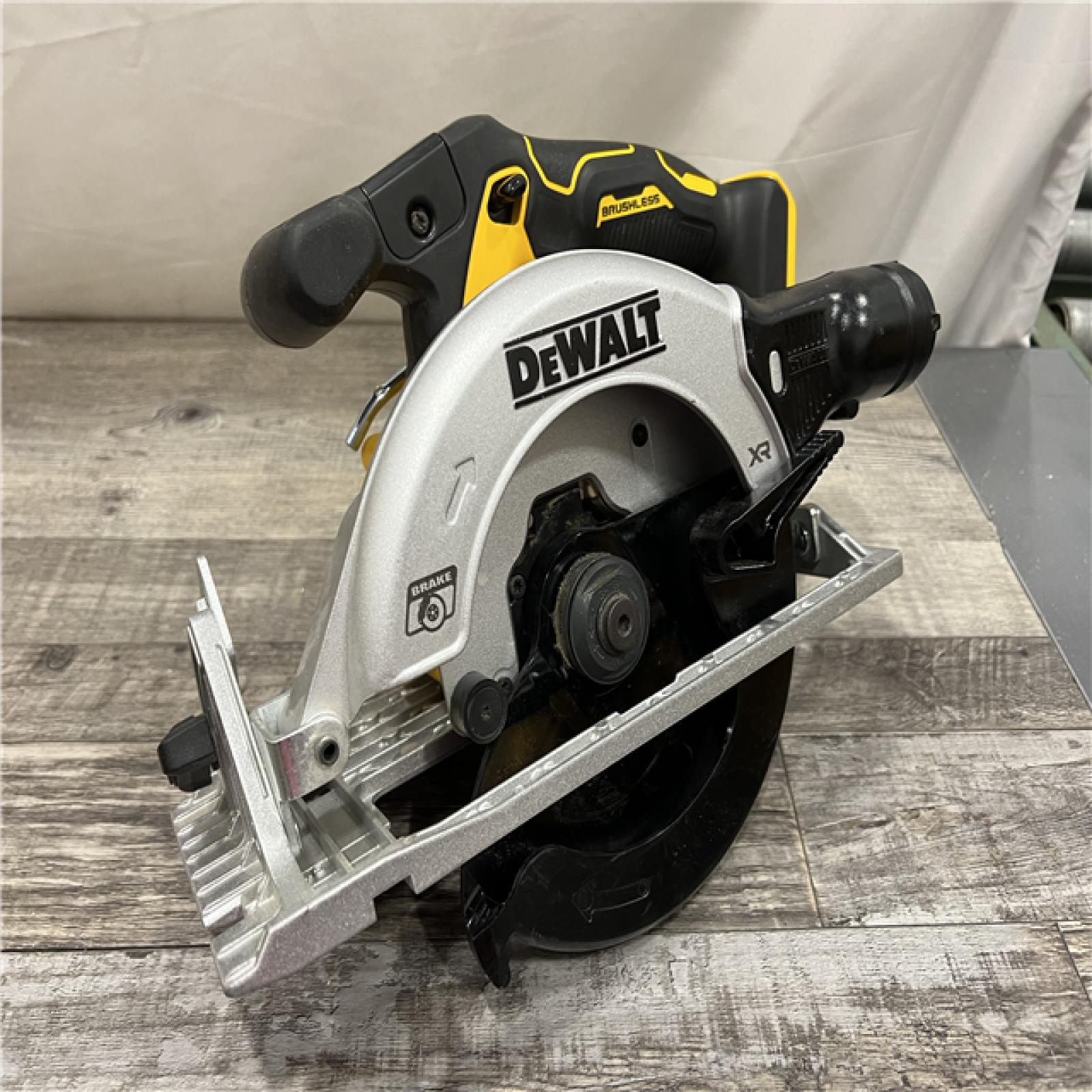 AS-IS DeWALT DCS565B 20V Max Brushless 6.5   Cordless Circular Saw