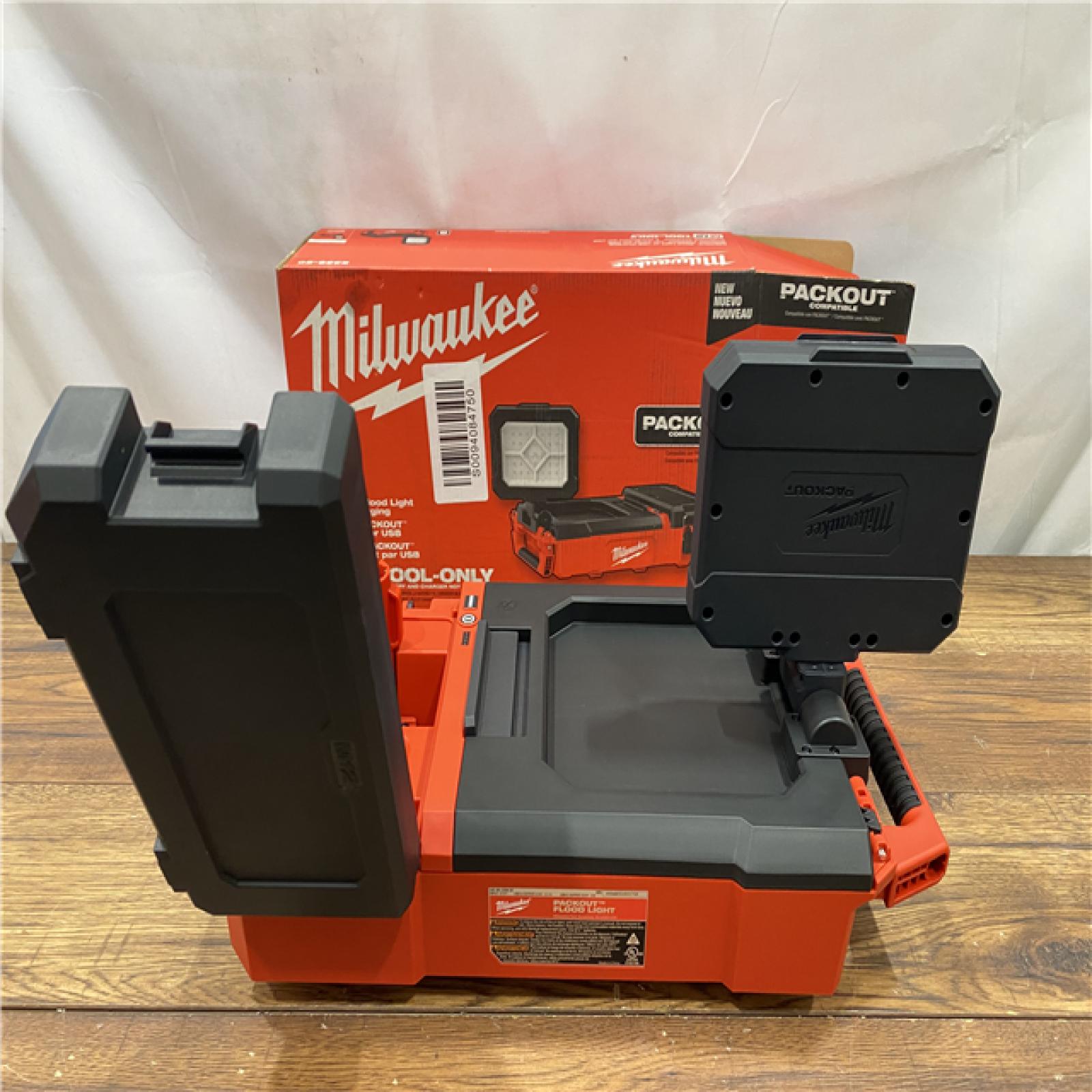 AS IS Milwaukee M12 12V PACKOUT 1400 Lumens Flood Light W/ USB Charging