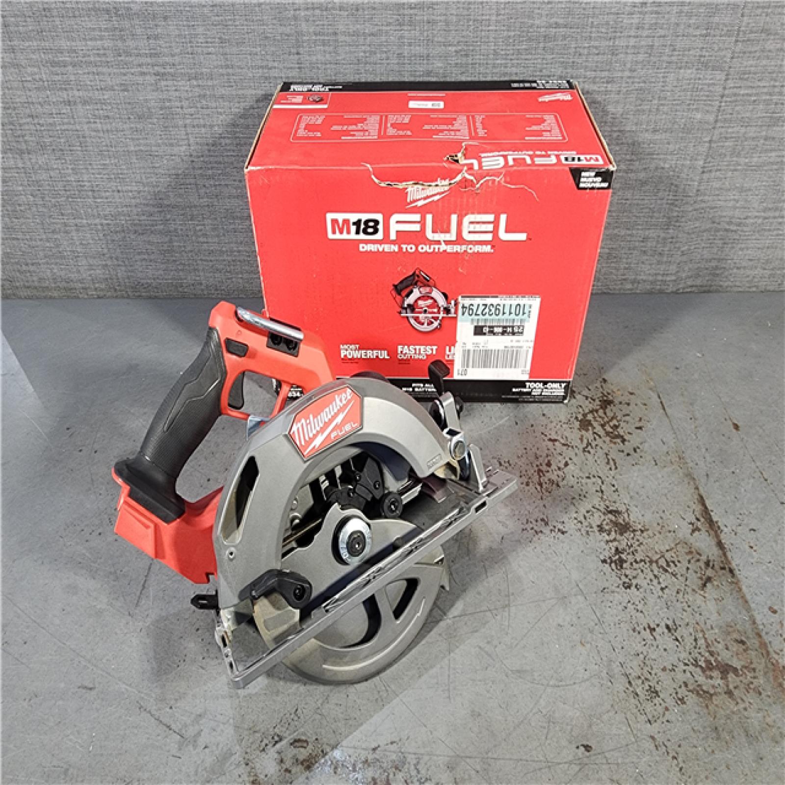 HOUSTON LOCATION - AS-IS Milwaukee M18 FUEL 18V Lithium-Ion Brushless Cordless 7-1/4 in. Circular Saw (Tool-Only)