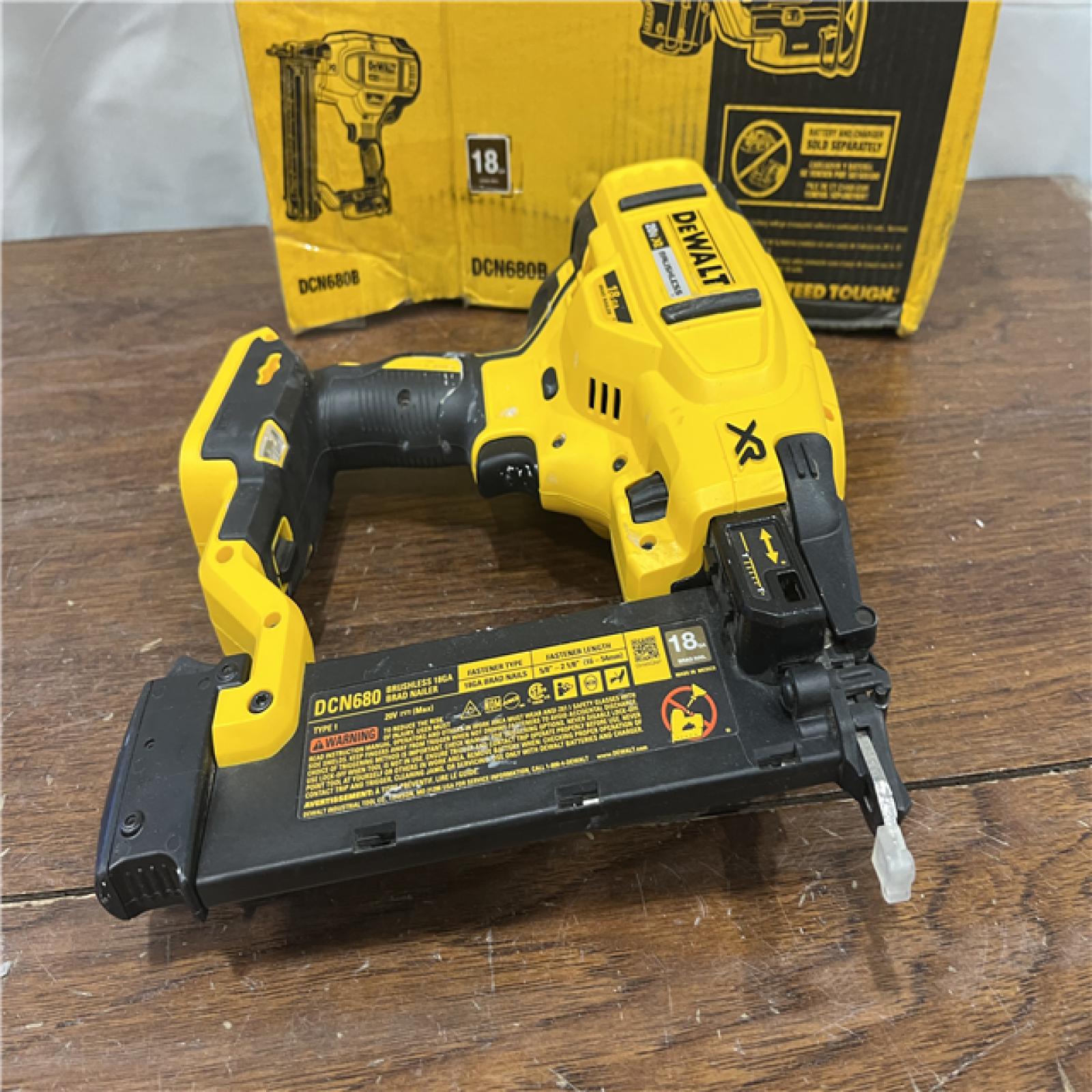 AS-ISDeWalt 20V MAX XR Lithium-Ion Electric Cordless 18-Gauge Brad Nailer (Tool Only)