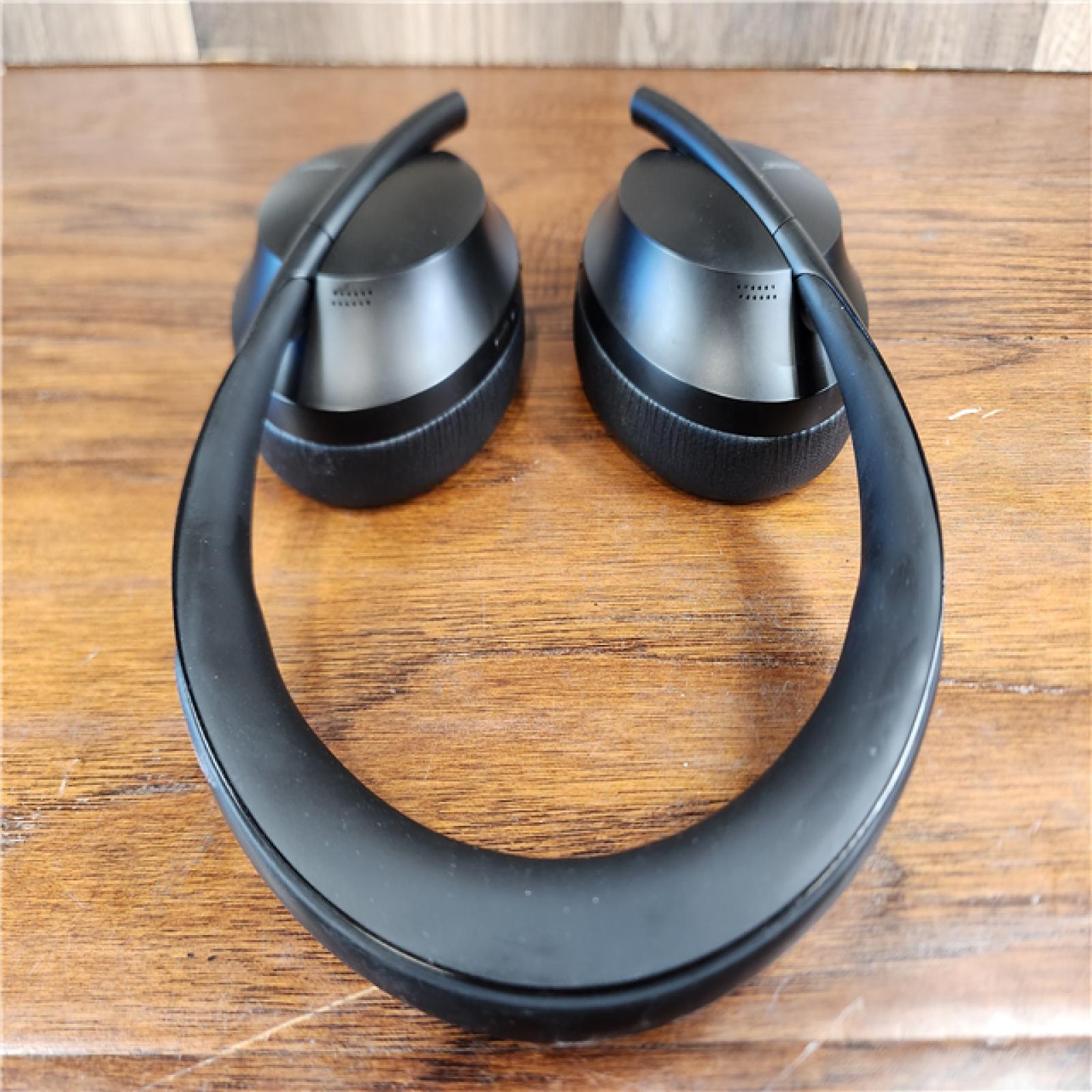 Bose Noise Cancelling Wireless Headphones 700 - Triple Black