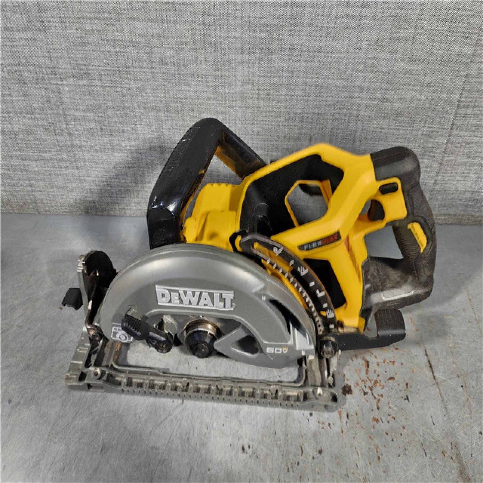 HOUSTON LOCATION - AS-IS DEWALT FLEXVOLT 60V MAX Cordless Brushless 7-1/4 in. Wormdrive Style Circular Saw (Tool Only)